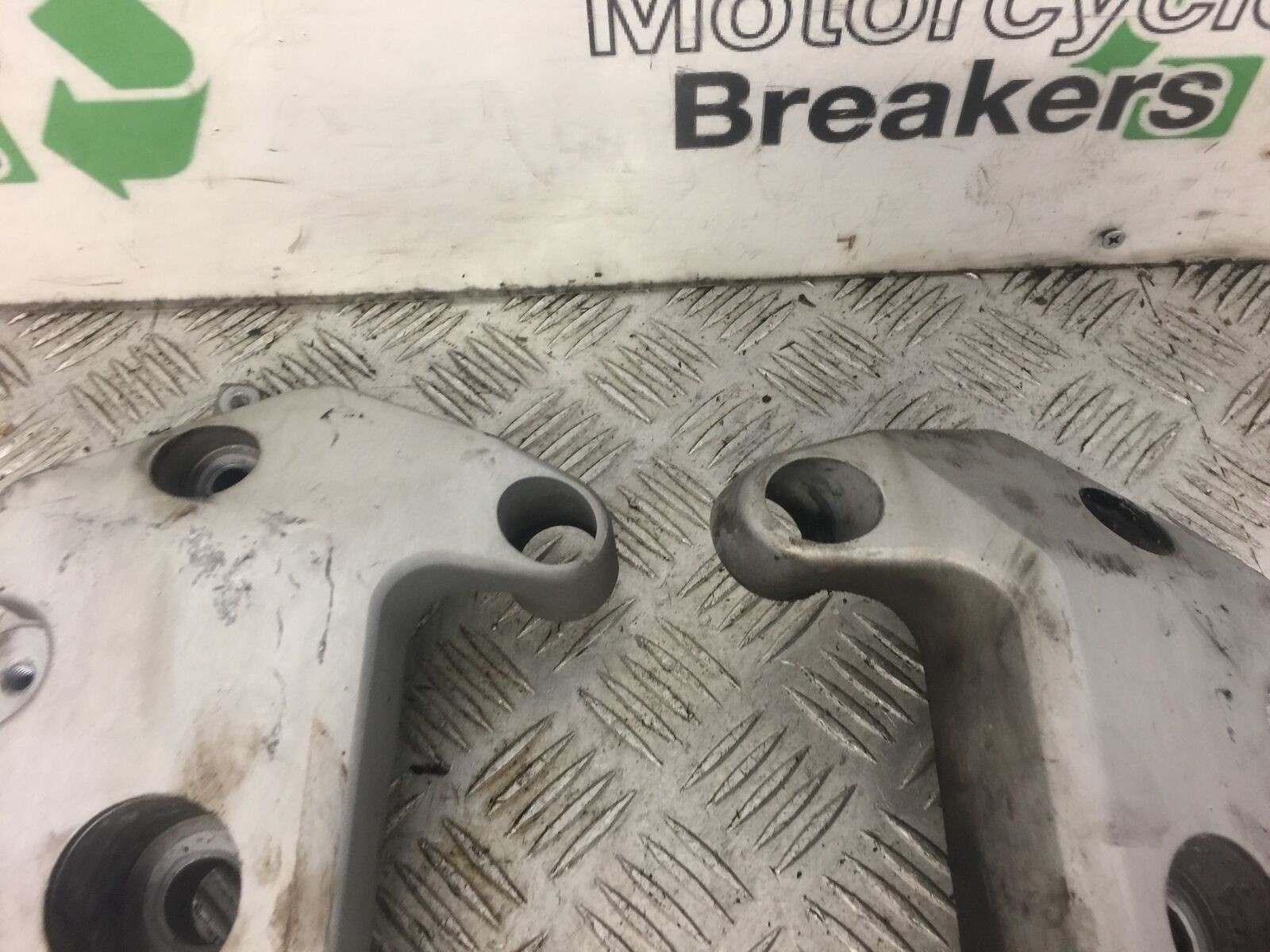 HONDA CB900 CB 900 HORNET FRAME MOUNTS   YEAR 2002 STOCK 395