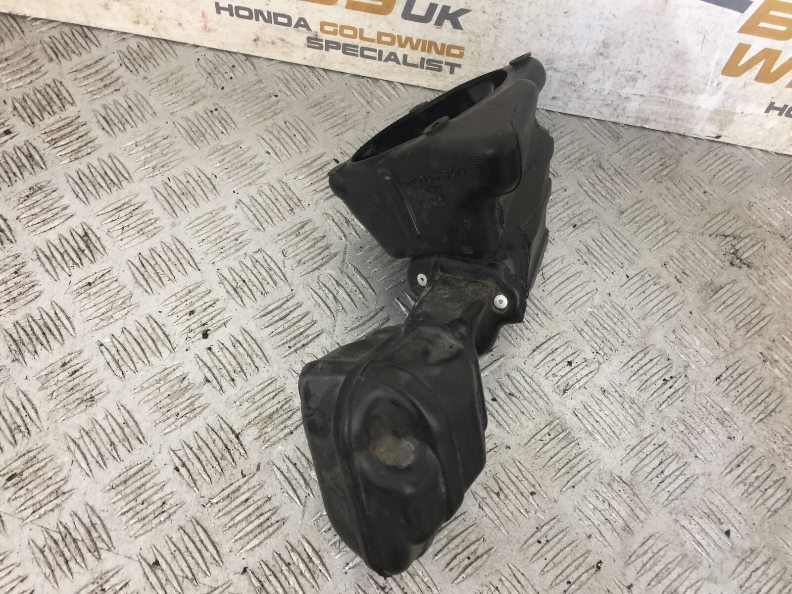 HONDA GL1800 GL 1800 LEFT FRONT SPEAKER COVER  YEAR 2004-10 ABS (STOCK 890)