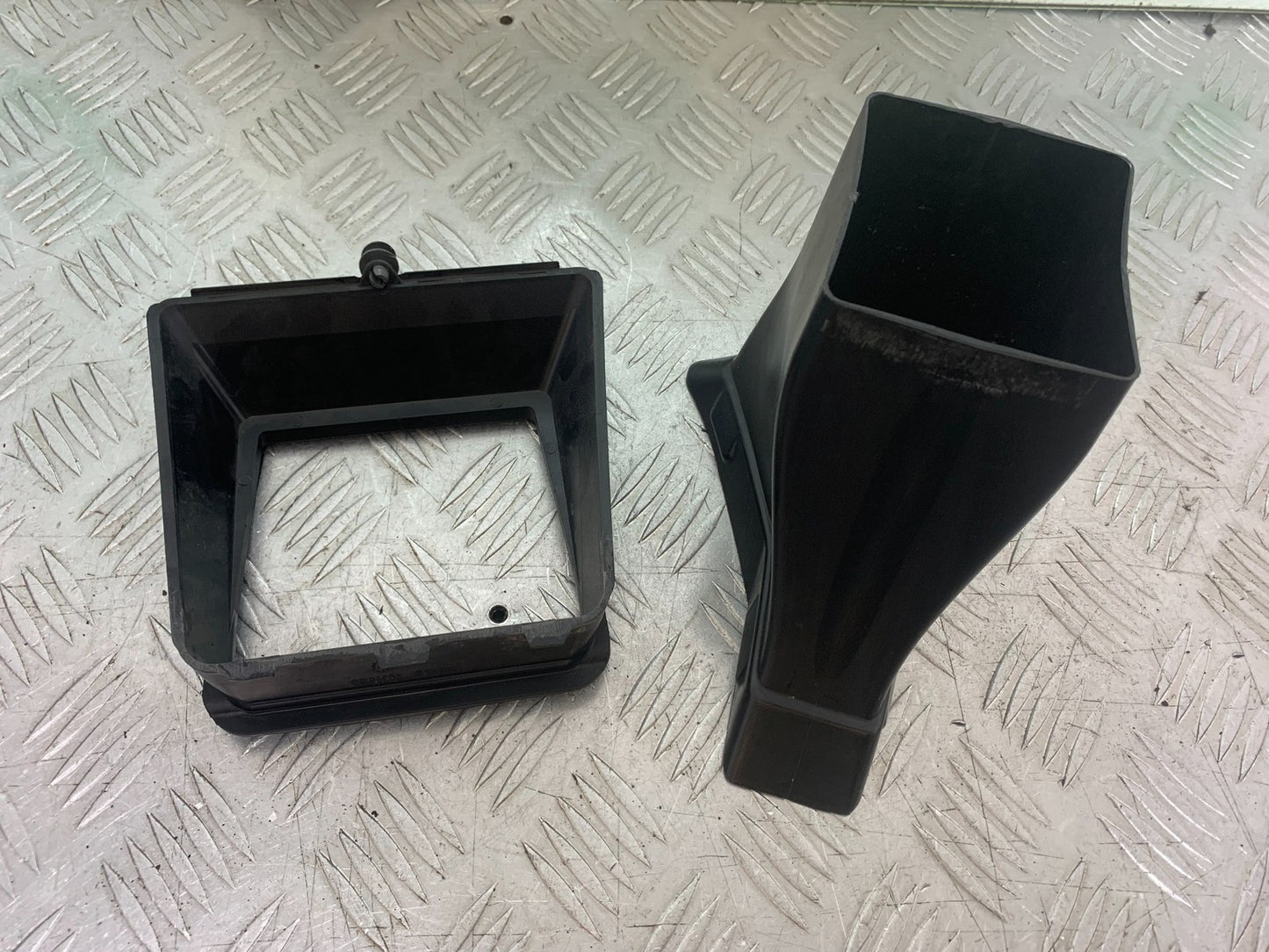 BMW S1000 RR AIR TUBE  YEAR 2015-2018 (CMB1246)