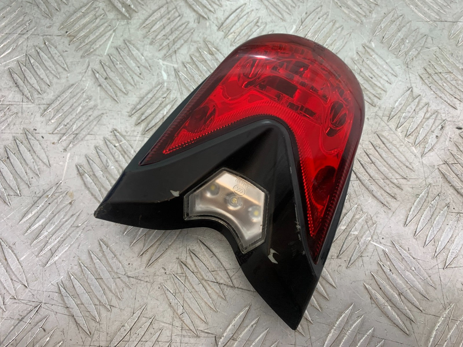 SINNIS HOODLUM 125 REAR LIGHT  YEAR 2021-2025 (CMB1196)