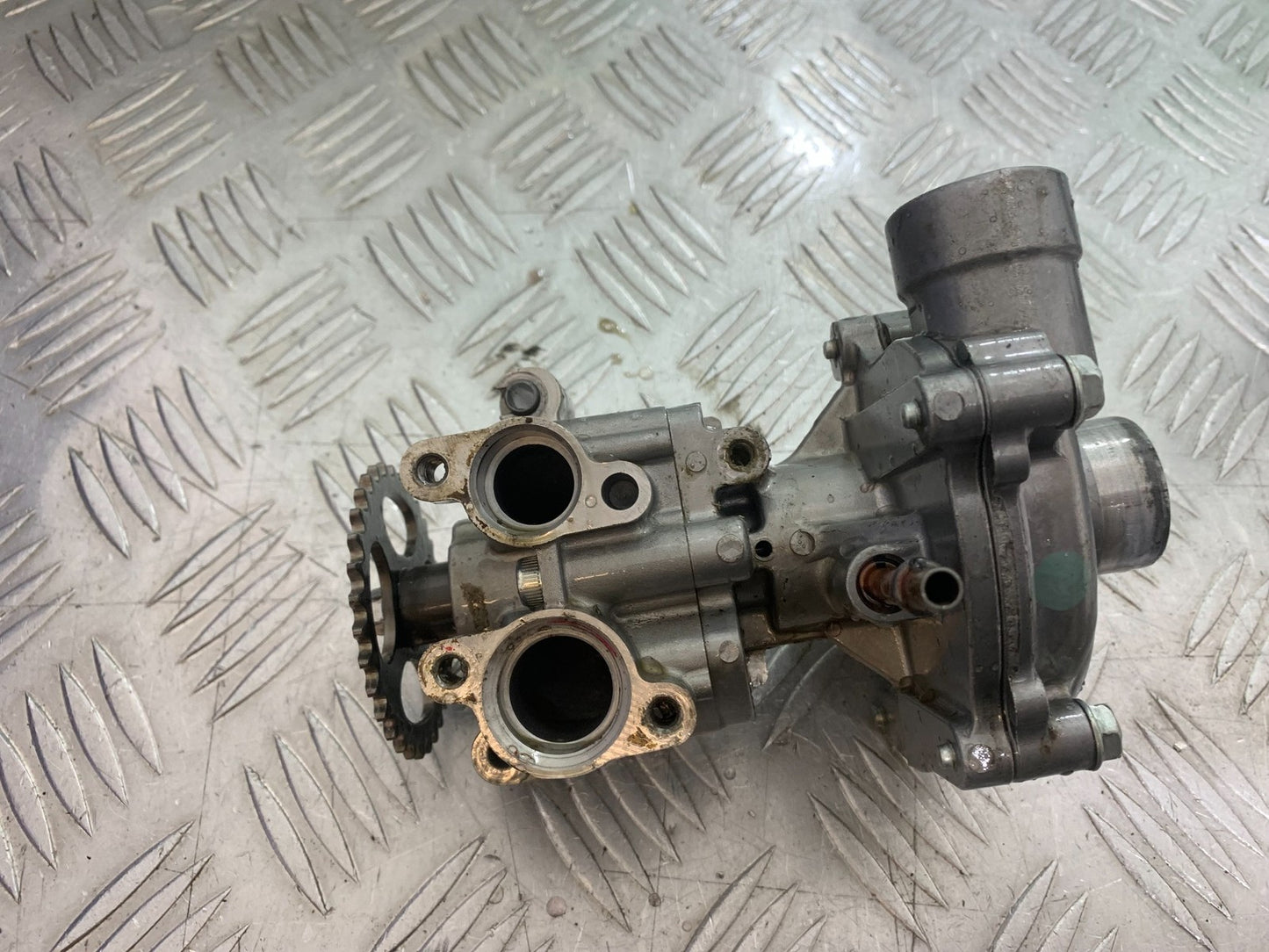 YAMAHA YZF R1 4C8 OIL PUMP  YEAR 2007-2008 (CMB1237)