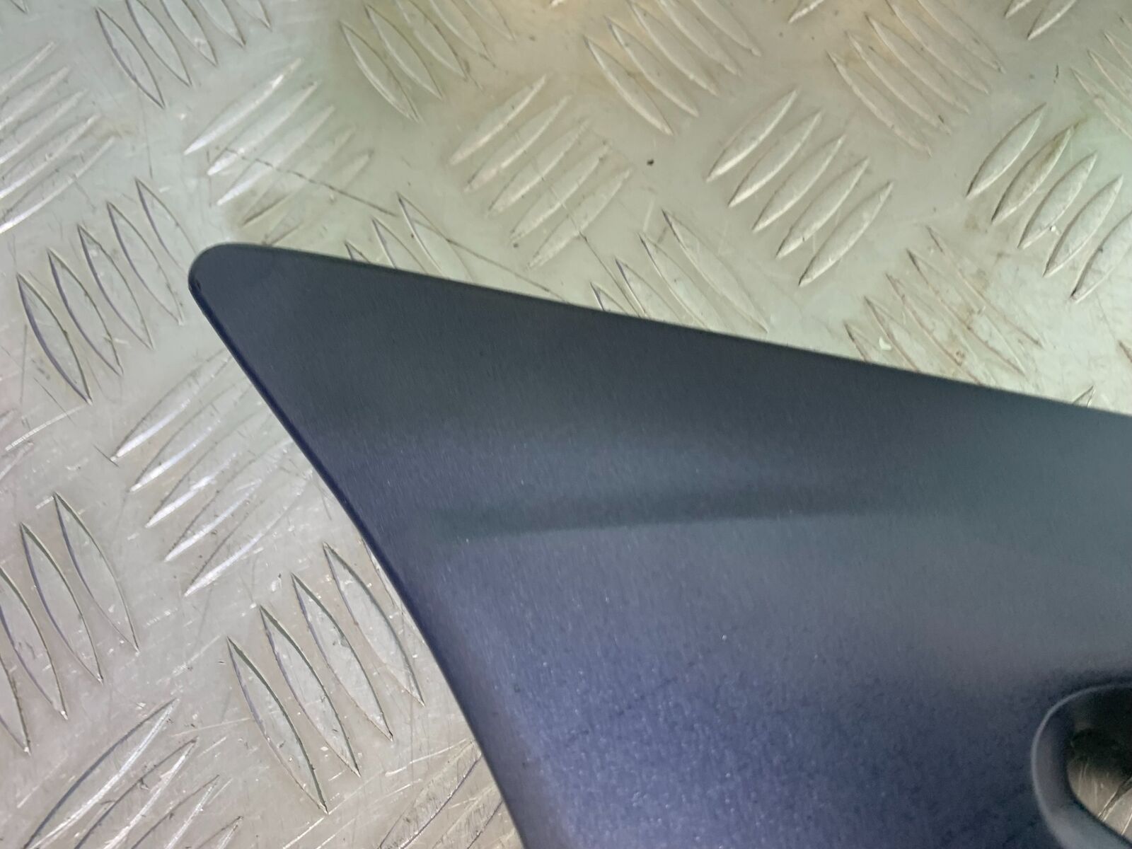 KAWASAKI Z750 ZR750 ZR-7S LEFT SIDE INFILL PANEL   YEAR 1999-05 (CMB1135)