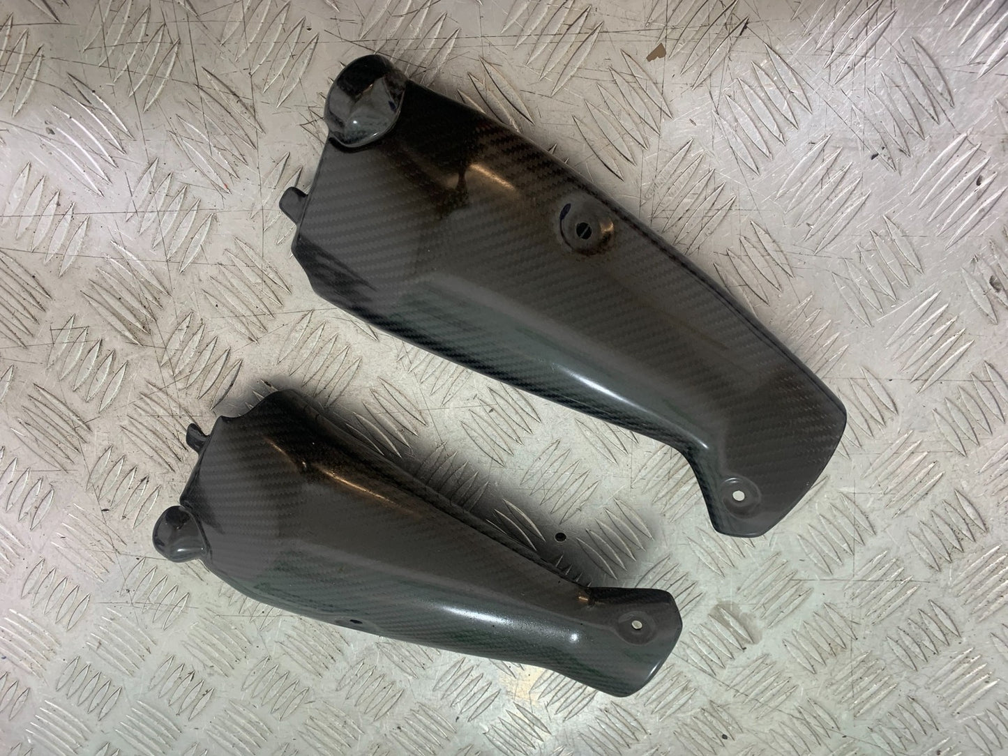 YAMAHA YZF R1 14 B BIG BANG LEFT & RIGHT CARBON TOP INFILLS   2009-14 (CMB1175)