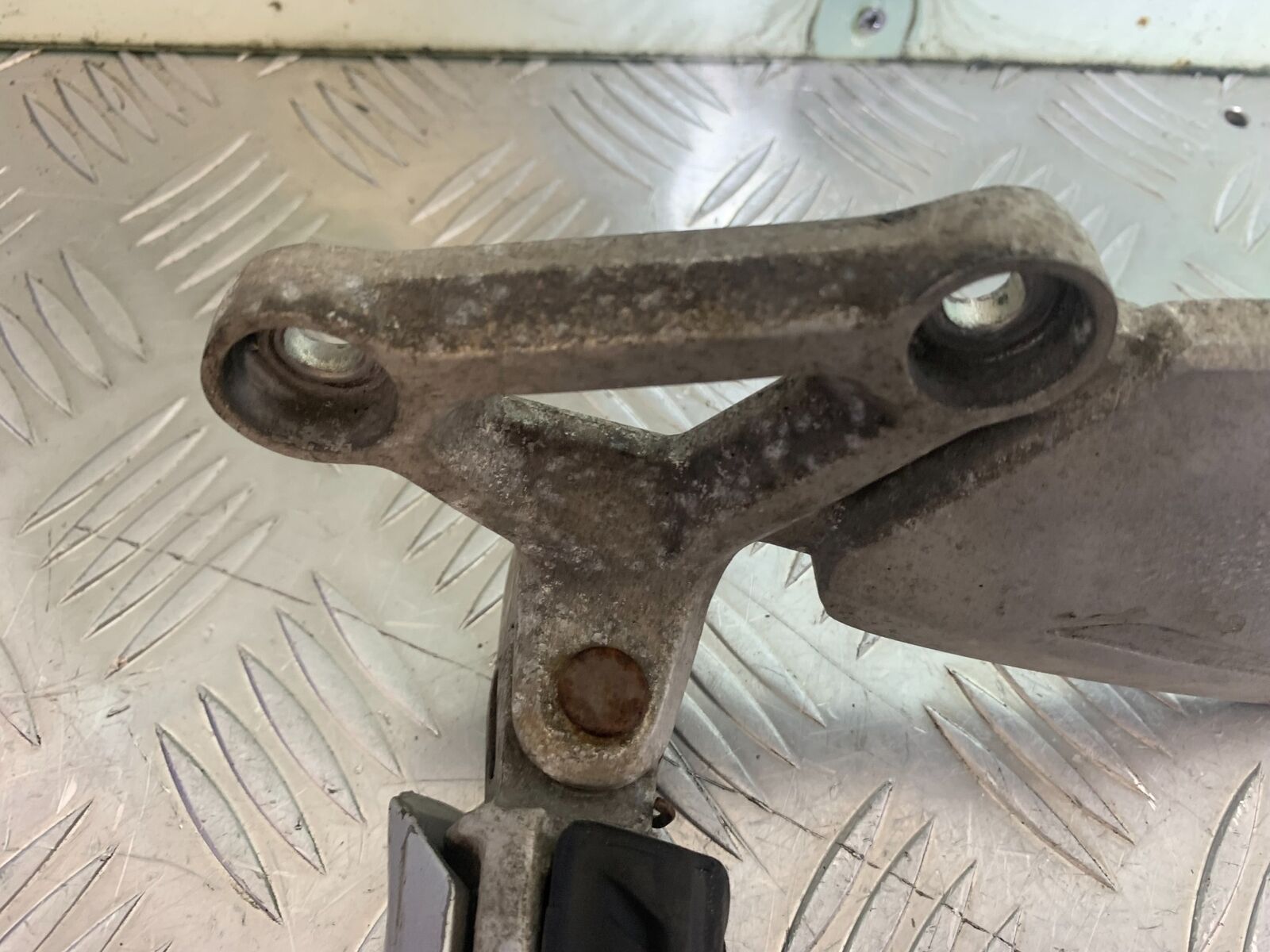 HONDA CBR650 F CBR 650F FRONT LEFT HANGER YEAR 2014-17  (CMB1130)