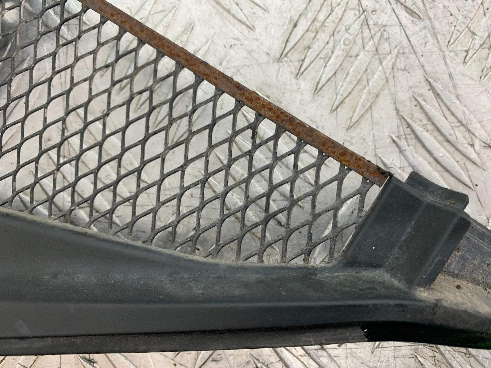 MV AGUSTA 800 F3 RIGTH LOWER GRILL  YEAR 2017-2019 (CMB1227)