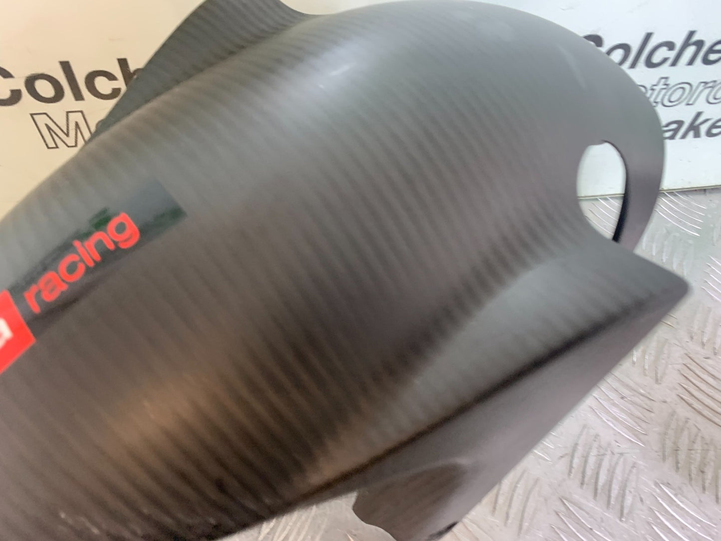 APRILIA RSV4 FACTORY CARBON FRONT MUDGUARD YEAR 2009-2012 (CMB1224)