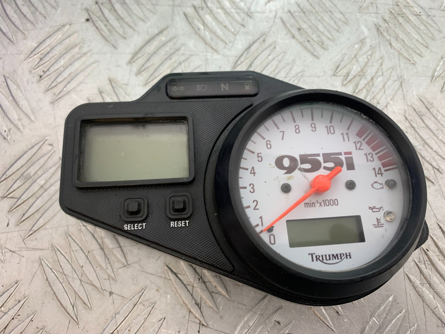TRIUMPH 955i DAYTONA CLOCKS SPEEDO DASH  YEAR 2002-2006 (CMB1229)