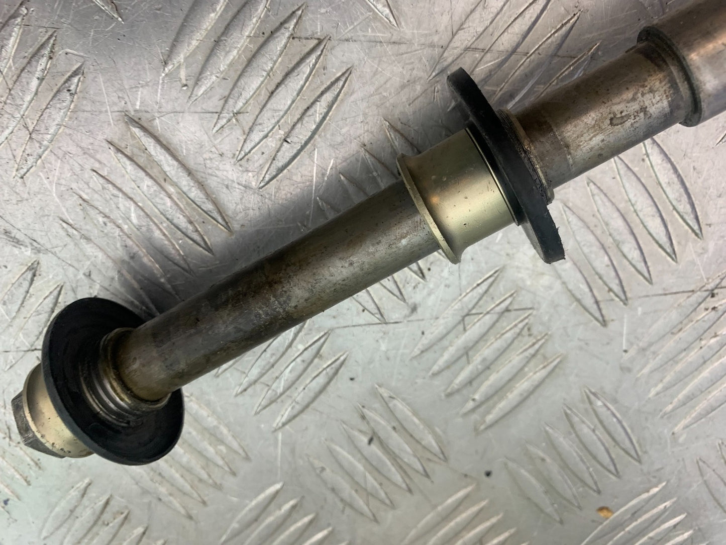 KAWASAKI KXF450 KXF 450 FRONT WHEEL SPINDLE YEAR 2013 CMB1217)
