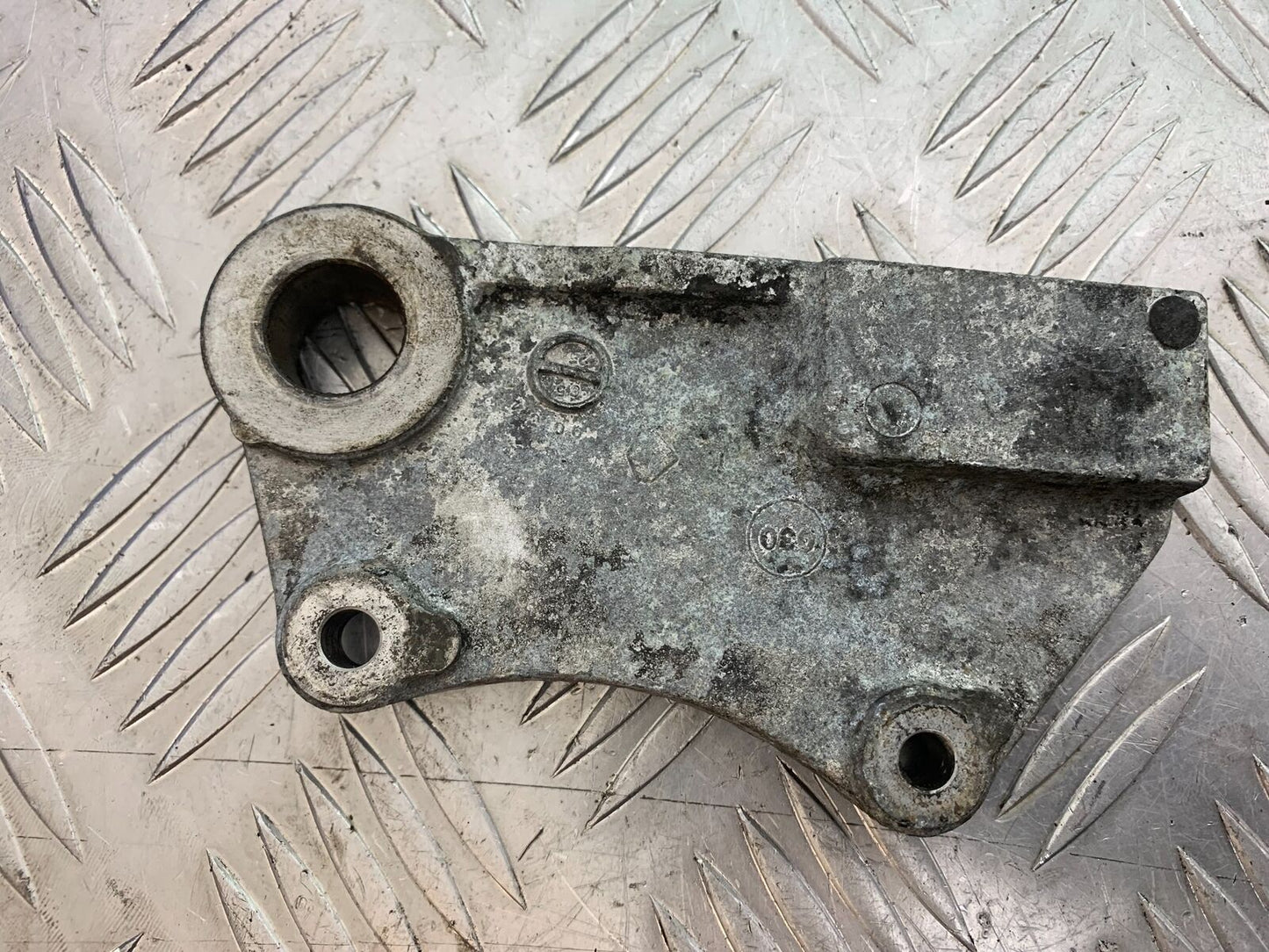 KAWASAKI Z750 Z 750 REAR CALIPER BRACKET YEAR 2004-2006  (CMB1104)