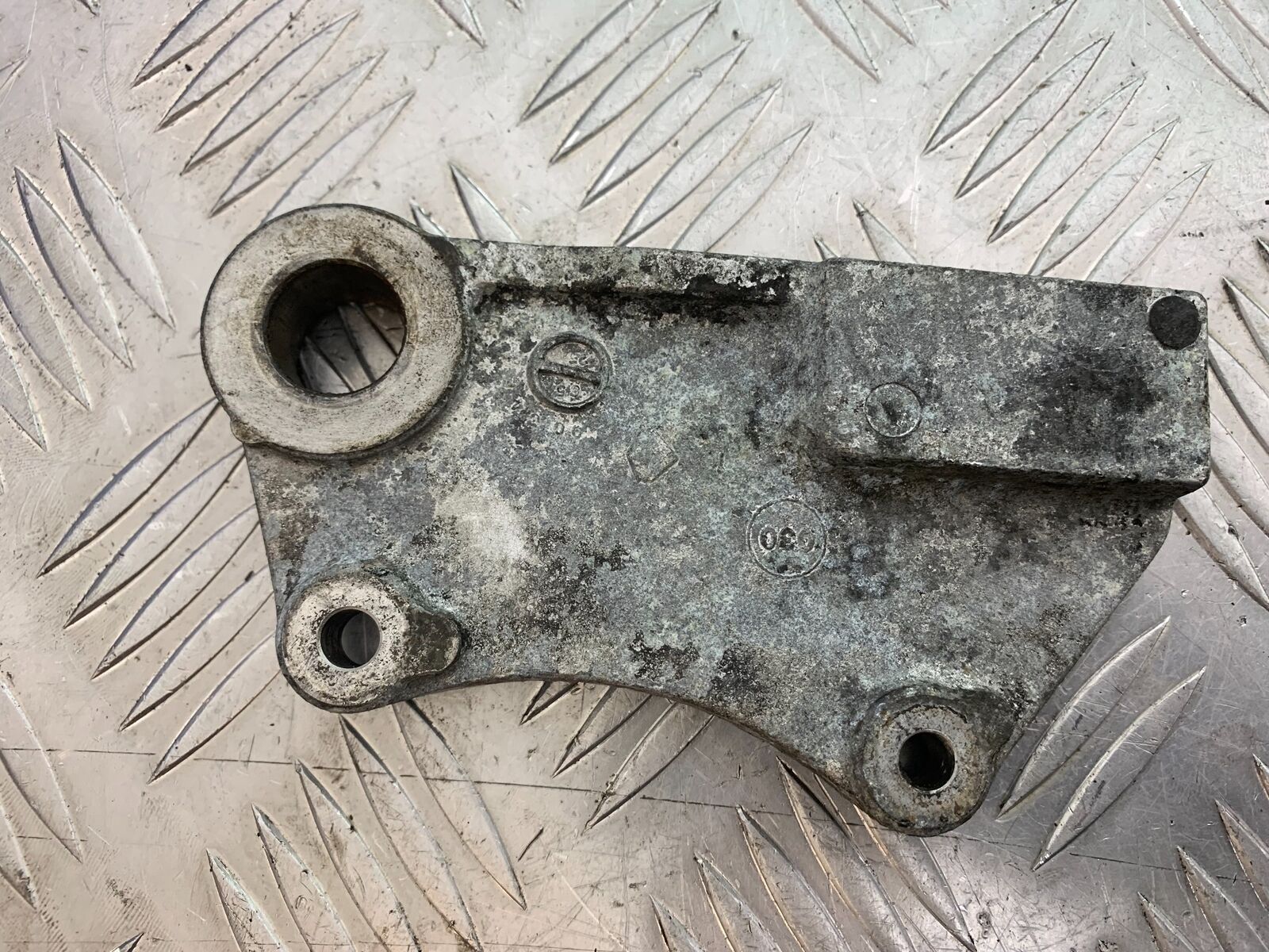 KAWASAKI Z750 Z 750 REAR CALIPER BRACKET YEAR 2004-2006  (CMB1104)