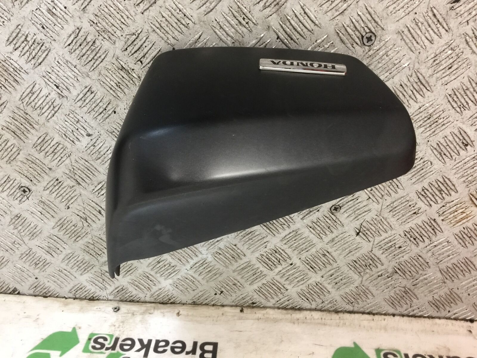 HONDA VT750 SHADOW PHANTOM RIGHT SEAT PANEL YEAR 2014 (STOCK 761)