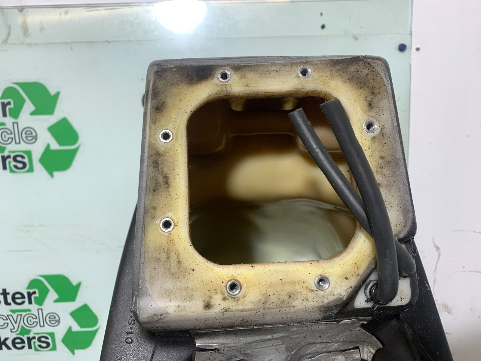 APRILIA RSV1000 R FACTORY PETROL TANK   2004-09 (CMB1203)