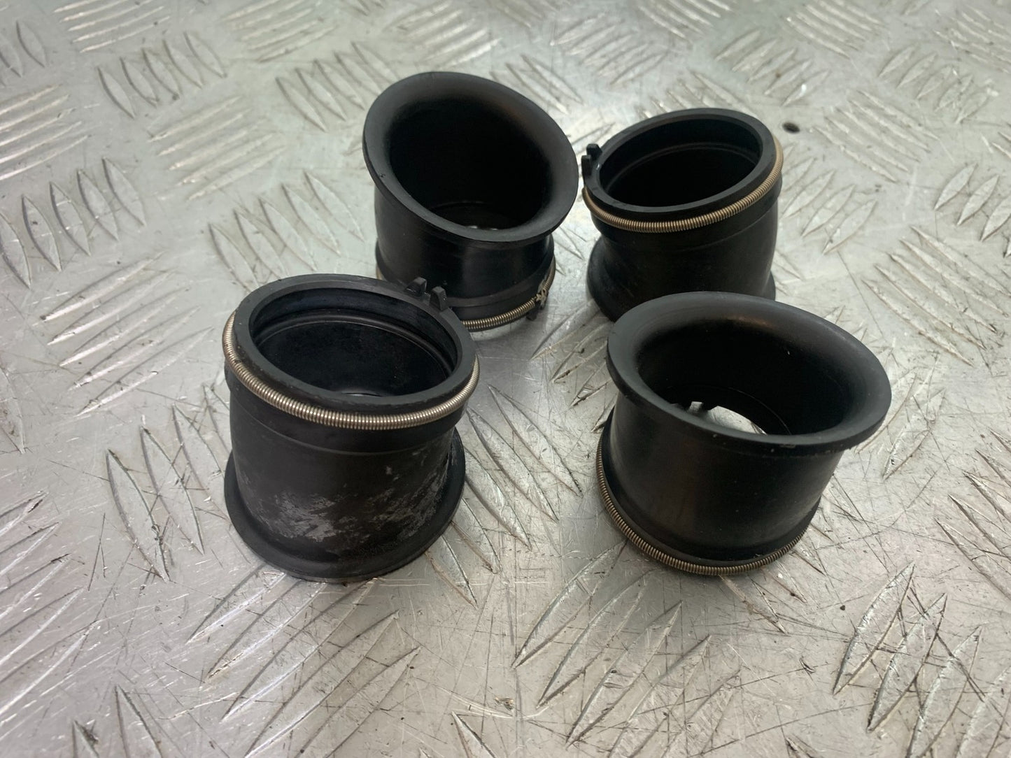 YAMAHA YZF R1 4XV CARB RUBBER    YEAR 1998-99 (CMB1291)