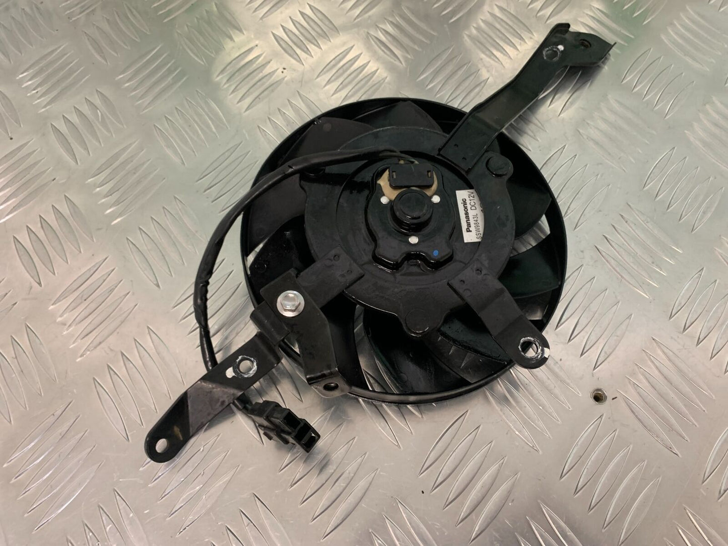 TRIUMPH SPEED TRIPLE R 1050 RADIATOR FAN YEAR 2014 (STOCK 934)