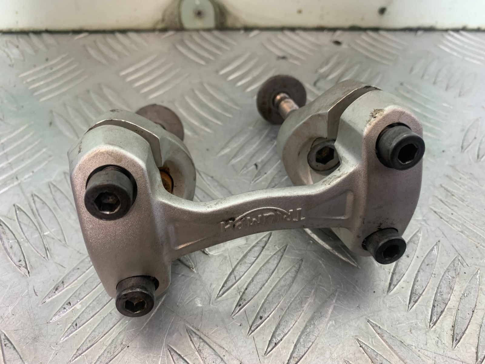 TRIUMPH 675 STREET TRIPLE HANDLEBAR RISERS   2013-2016 (CMB1186)