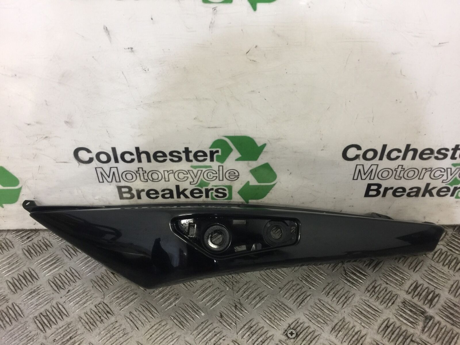KAWASAKI ER6 F LEFT SEAT PANEL  YEAR 2009-2011 (STOCK 412)