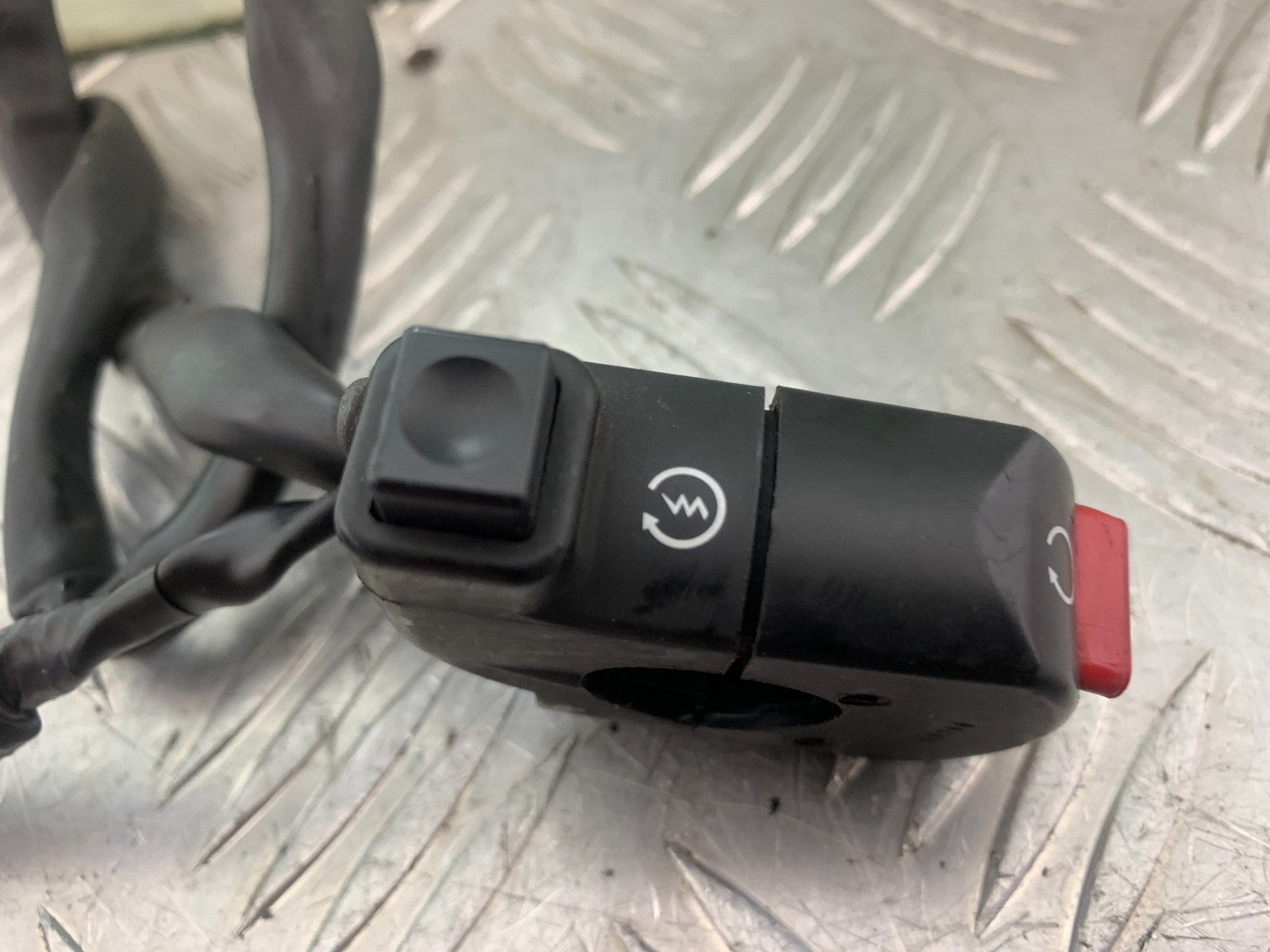 HONDA CBR1000 RR CBR 1000RR FIREBLADE RIGHT SWITCH GEAR 2008-2011 (CMB1179)