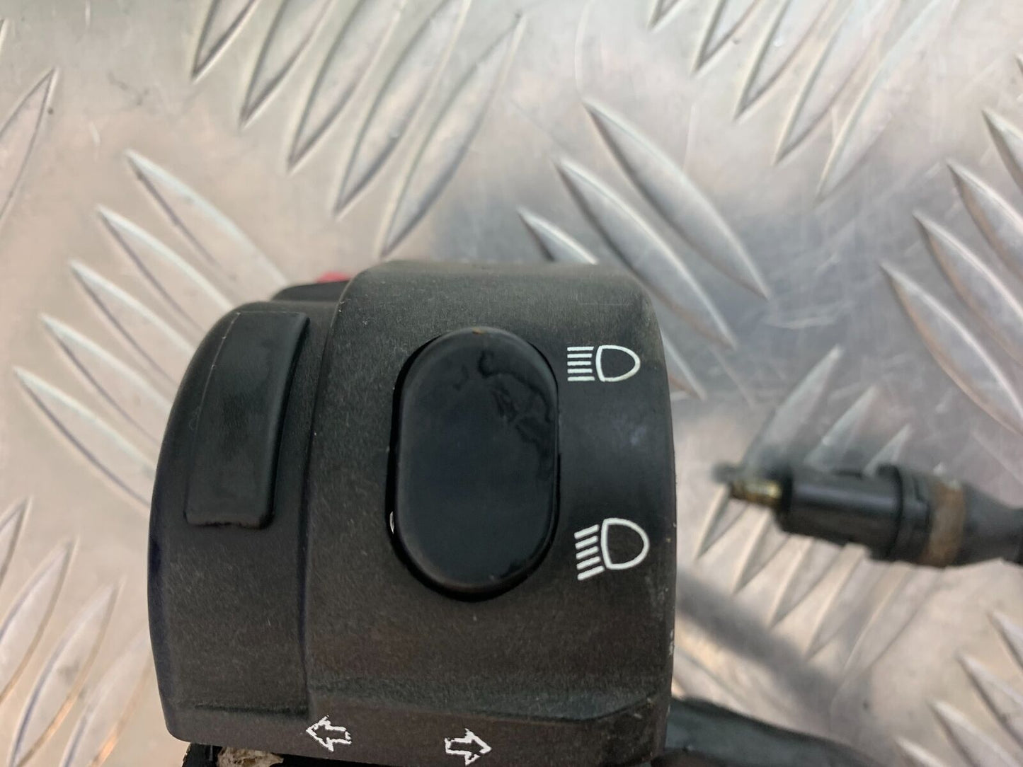 TRIUMPH 600 DAYTONA LEFT SWITCH GEAR  YEAR 2003-2006 (STOCK 999)