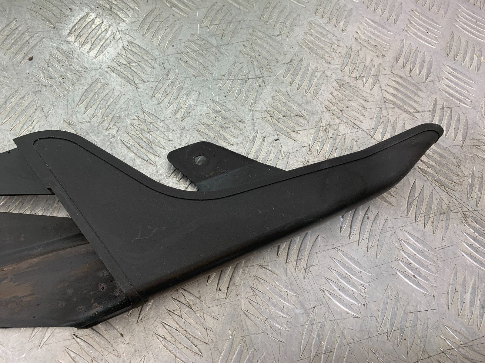 HONDA XL125 VARADERO CHAIN GUARD YEAR 2001-2006  (CMB1304)