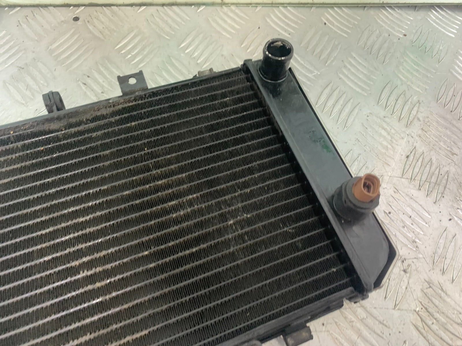 KAWASAKI Z750 Z 750 RADIATOR YEAR 2004-2006  (CMB1234)