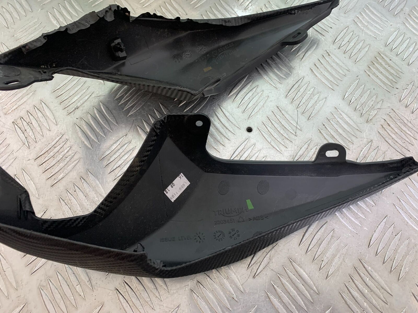 TRIUMPH 1050 SPEED TRIPLE RS LEFT & RIGHT SEAT PANELS  YEAR 2018-2020 (CMB1029)