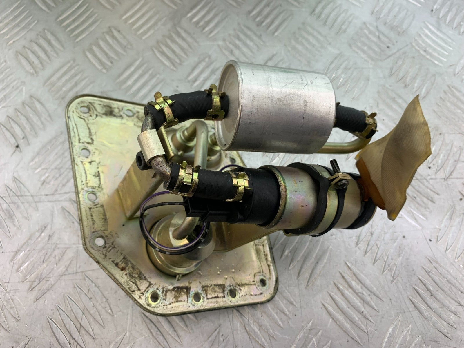 TRIUMPH 955i SPRINT ST PETROL PUMP   YEAR 1999-04 (CMB1230)