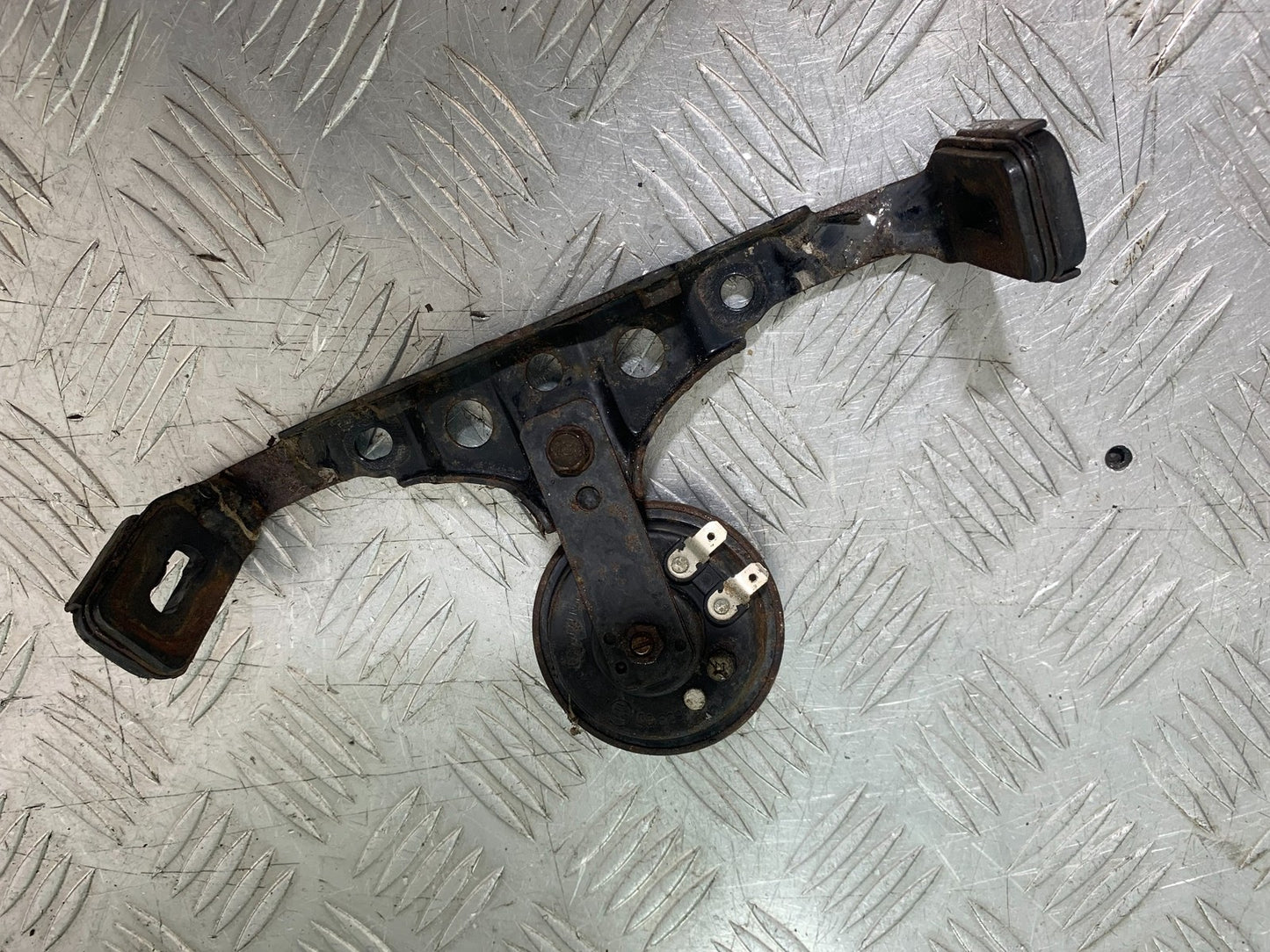 HONDA CG125 CG 125 HORN AND BRACKET  YEAR 1998-2000 (CMB1282)