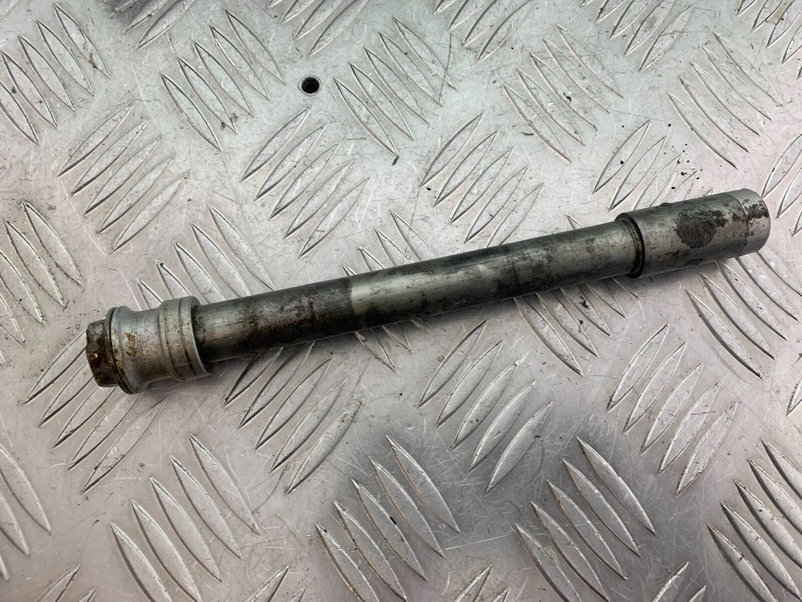 HONDA VFR400 VFR 400 NC21 FRONT WHEEL SPINDLE YEAR 1986-87 (CMB1043)