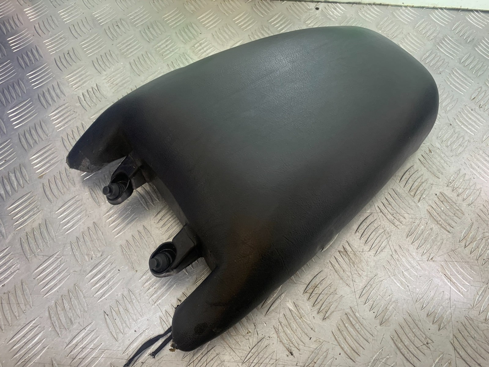 BMW R850 R R850R REAR SEAT YEAR 1994-2002 (CMB1170)