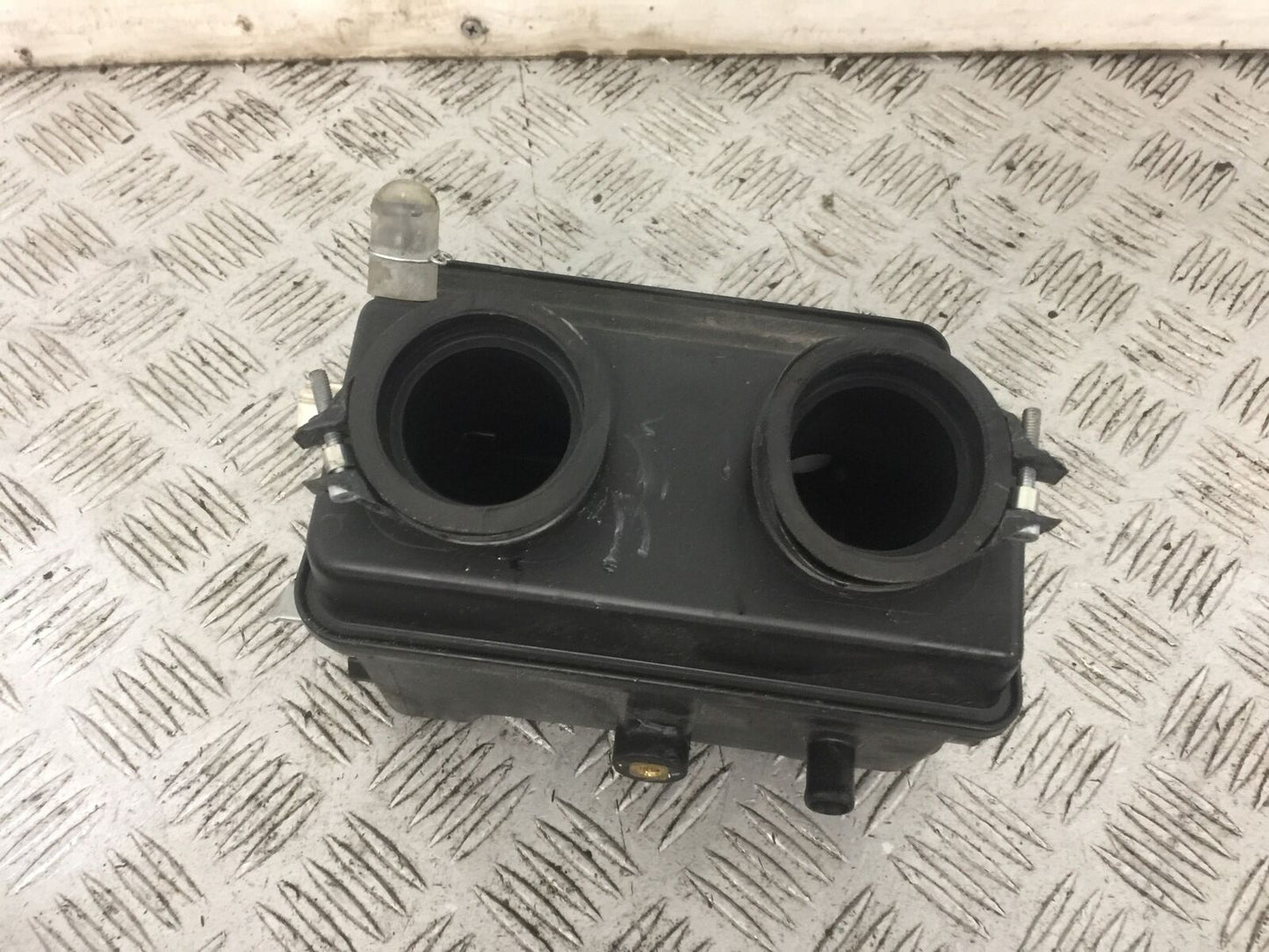 SUZUKI 650 BURGMAN AIRBOX  YEAR 2014-2018 (STOCK 769)