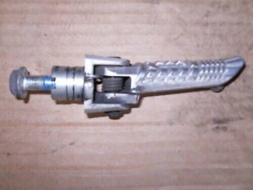SUZUKI GSXR600 K6 K7 FRONT RIGHT PEG YEAR 2006-2007