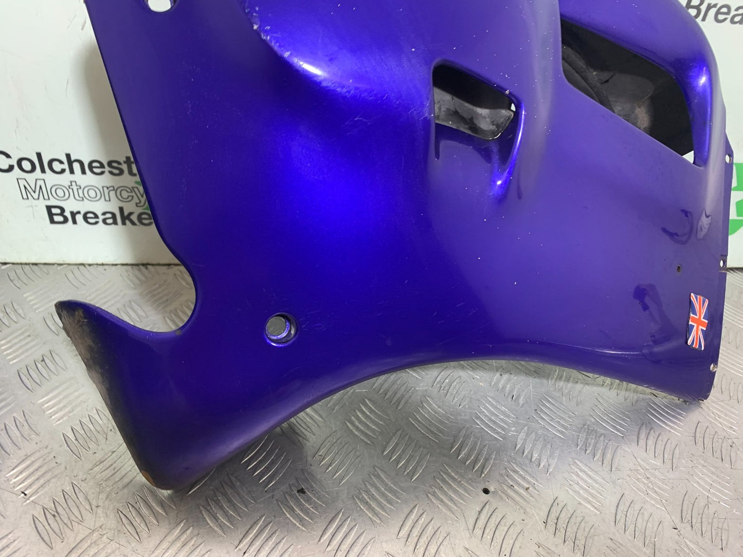 TRIUMPH TROPHY 900 RIGHT FAIRING PANEL    YEAR 1991-95 (CMB1251)