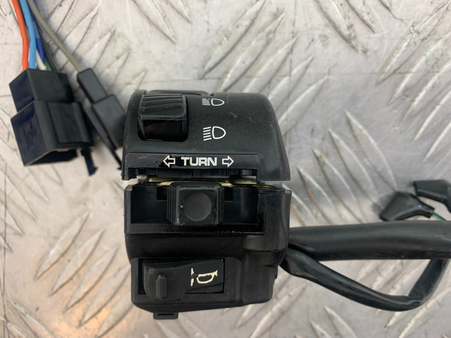 HONDA XL125 VARADERO LEFT SWITCH GEAR  YEAR 2001-2006  (CMB1210)