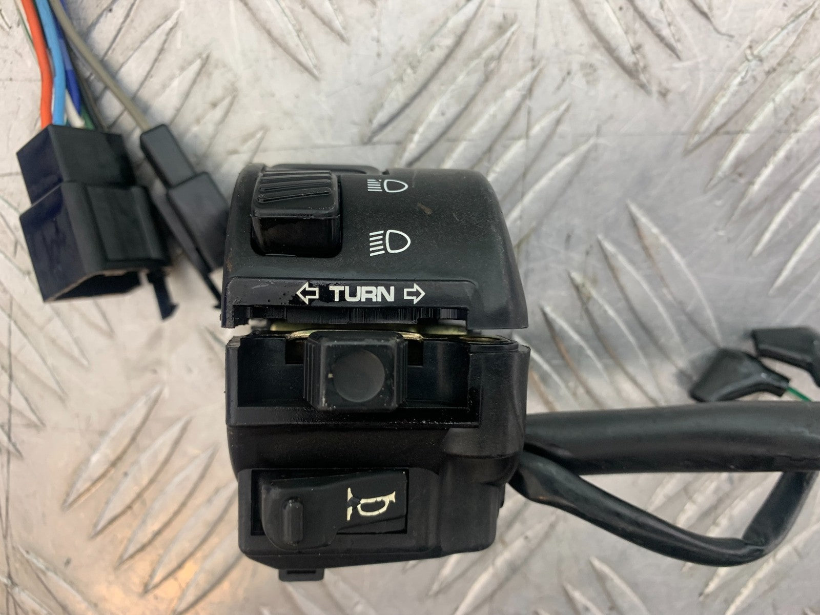 HONDA XL125 VARADERO LEFT SWITCH GEAR  YEAR 2001-2006  (CMB1210)