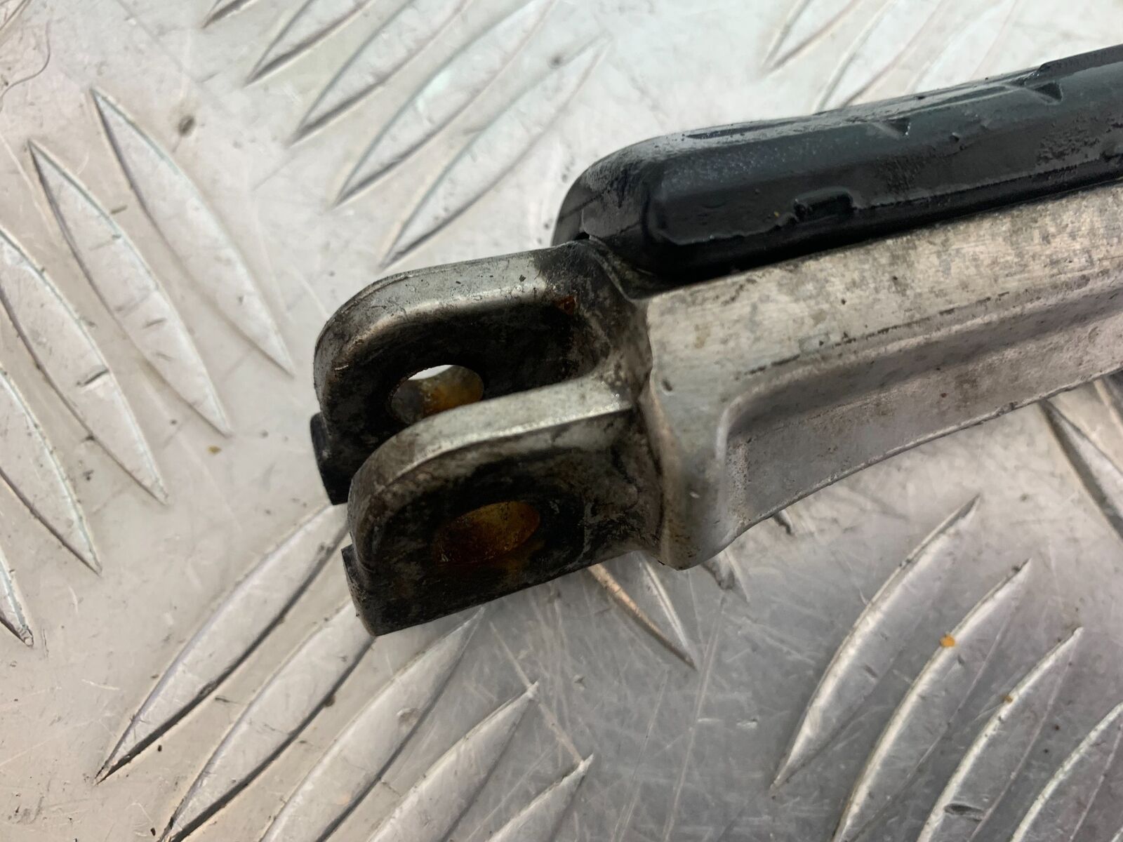 HONDA CBR600 CBR 600 F2 FRONT RIGHT FOOTPEG   YEAR 1991-1993 (CMB1114)