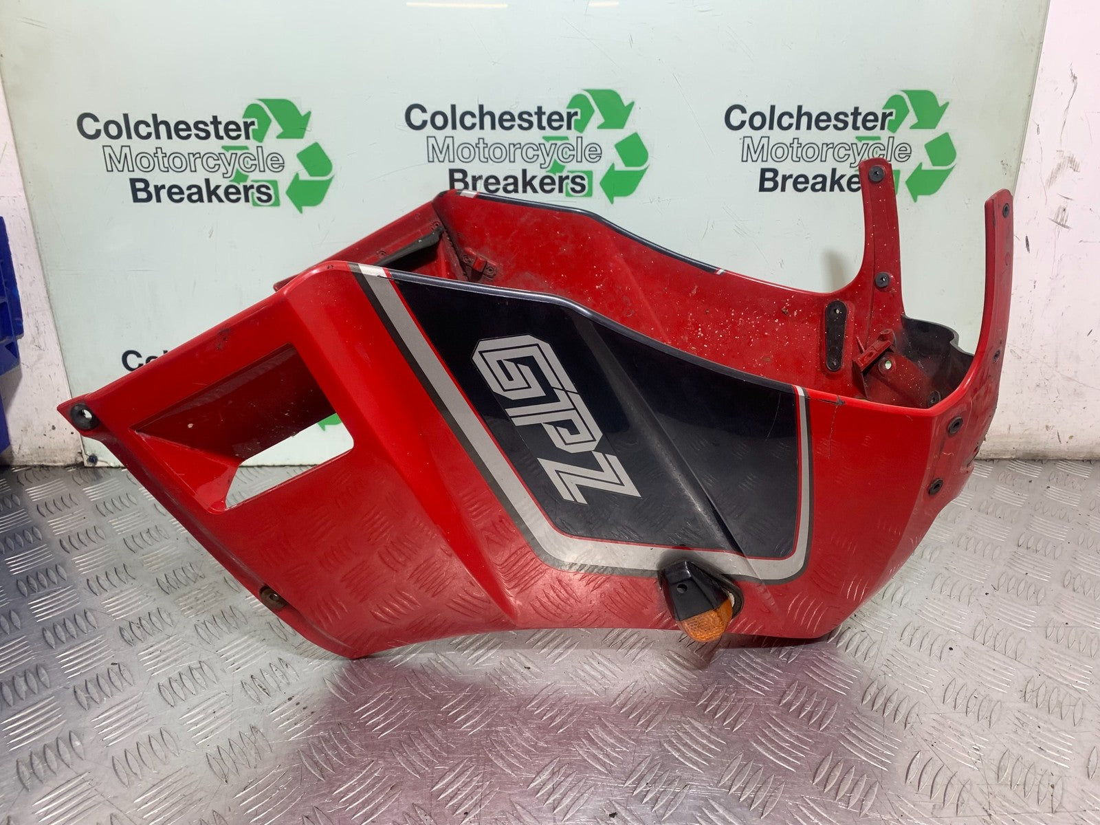 KAWASAKI GPZ600 GPZ 600 TOP FAIRING   YEAR 1988-90 (CMB1258)