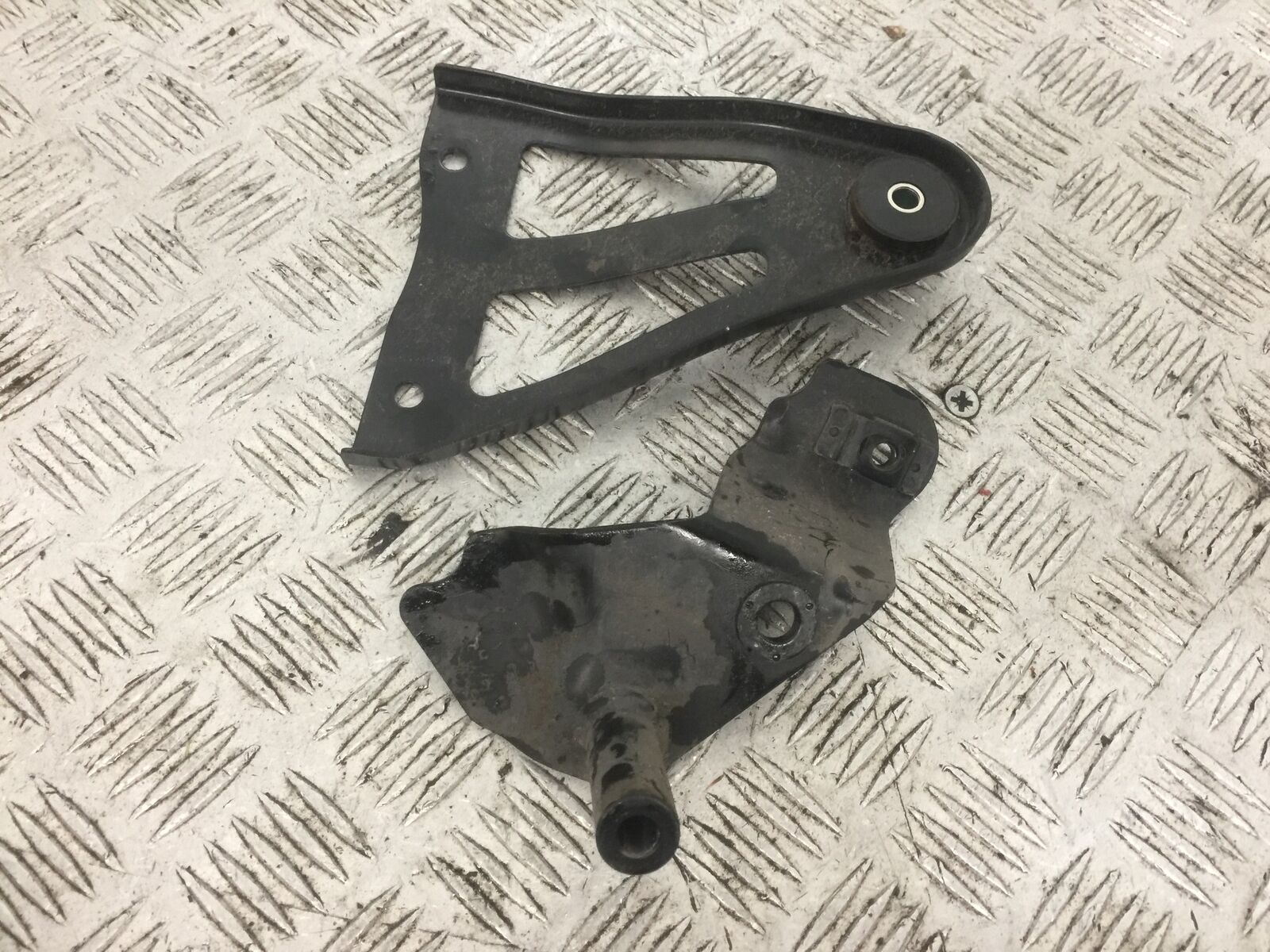 SUZUKI 650 BURGMAN BRACKETS YEAR 2014-2018 (STOCK 769)