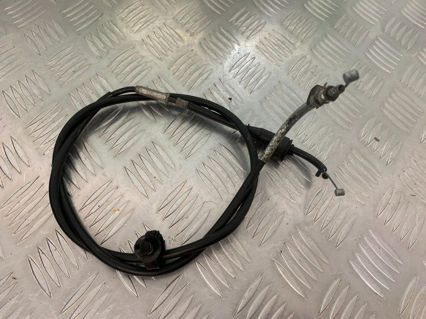TRIUMPH 955I SPRINT RS THROTTLE CABLES   YEAR 1999-04 (STOCK 989)