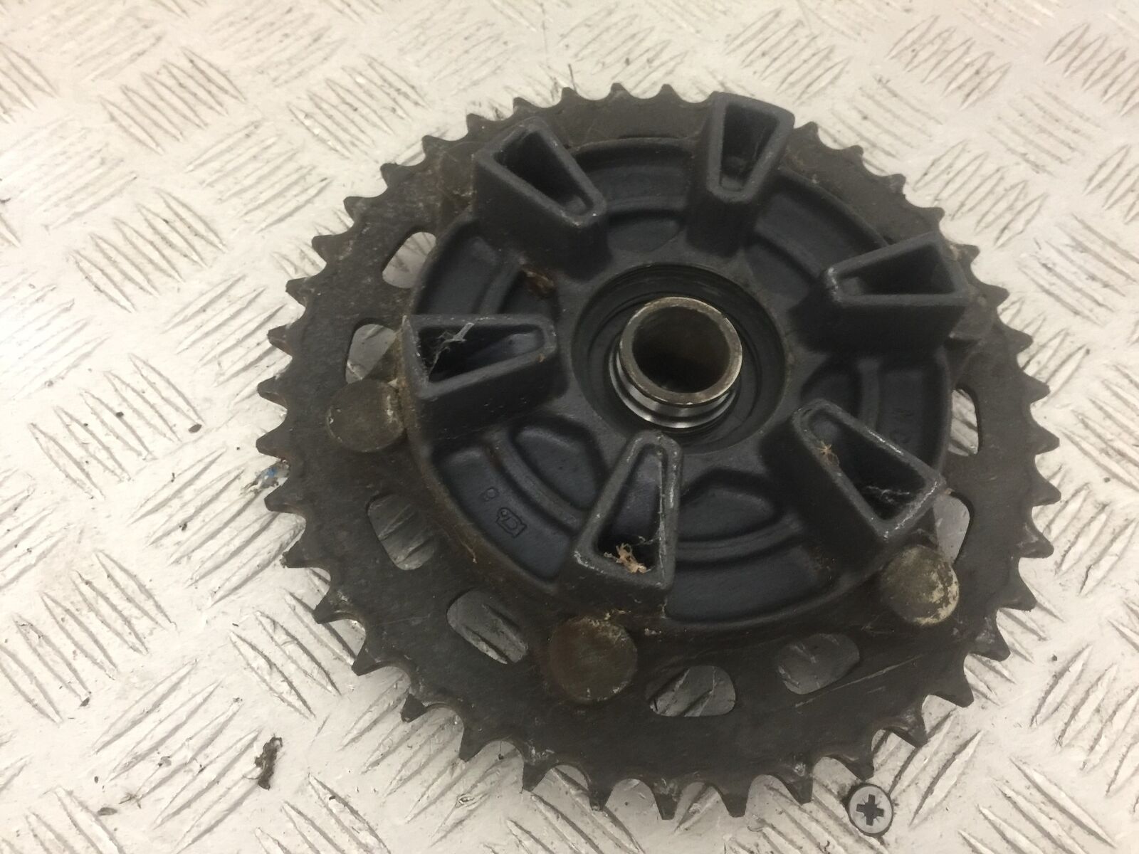 HONDA CBR600 CBR 600 RR REAR SPROCKET CARRIER   YEAR 2003-2004 (STOCK 819)