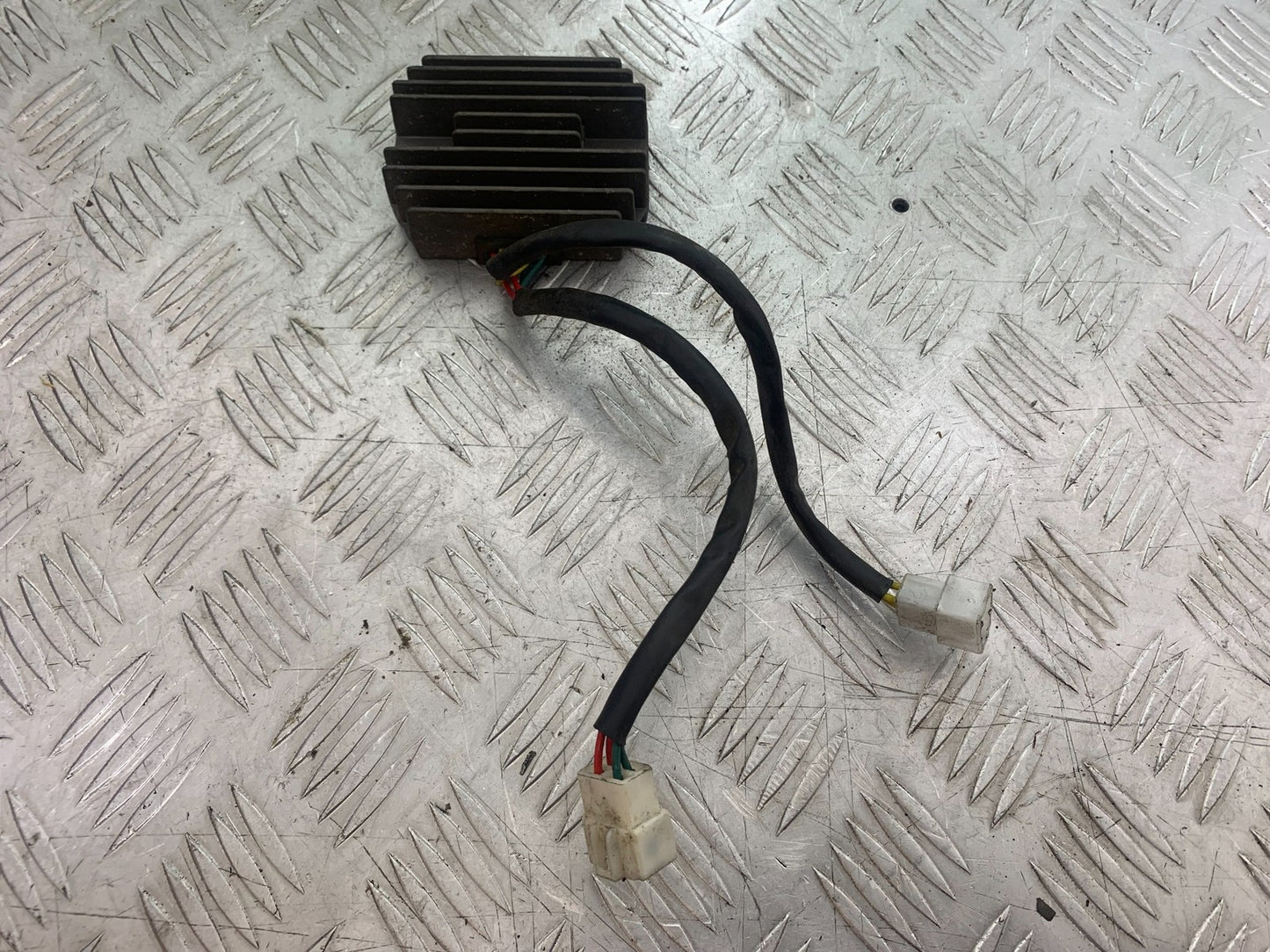 TRIUMPH 955i SPRINT ST REGULATOR   1999-2004 (CMB1176)