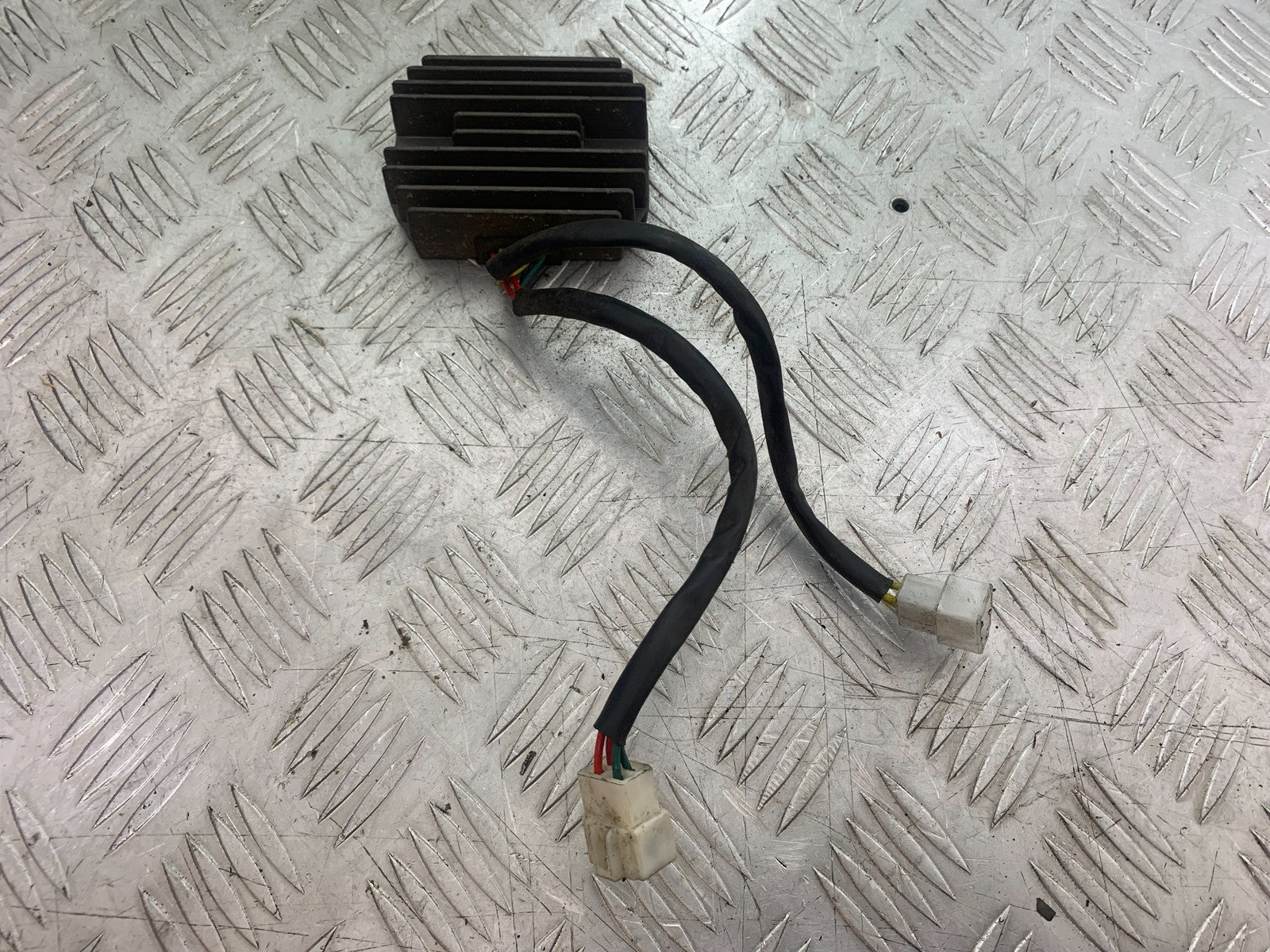 TRIUMPH 955i SPRINT ST REGULATOR   1999-2004 (CMB1176)