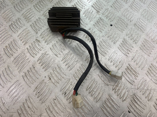 TRIUMPH 955i SPRINT ST REGULATOR   1999-2004 (CMB1176)