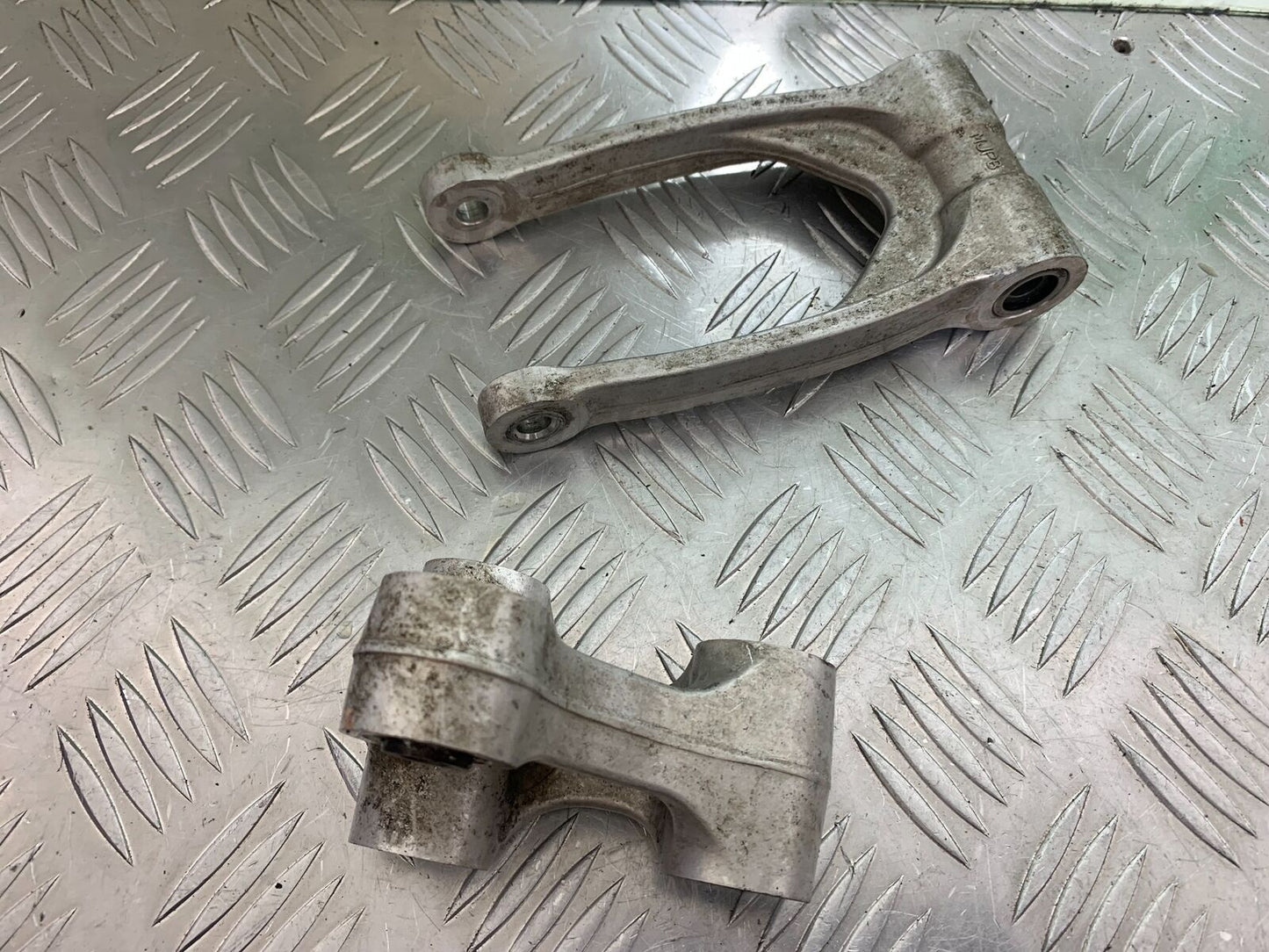 HONDA CRF1000 (DCT) AFRICA TWIN REAR SHOCK LINKAGE YEAR 2017 (CMB1030)