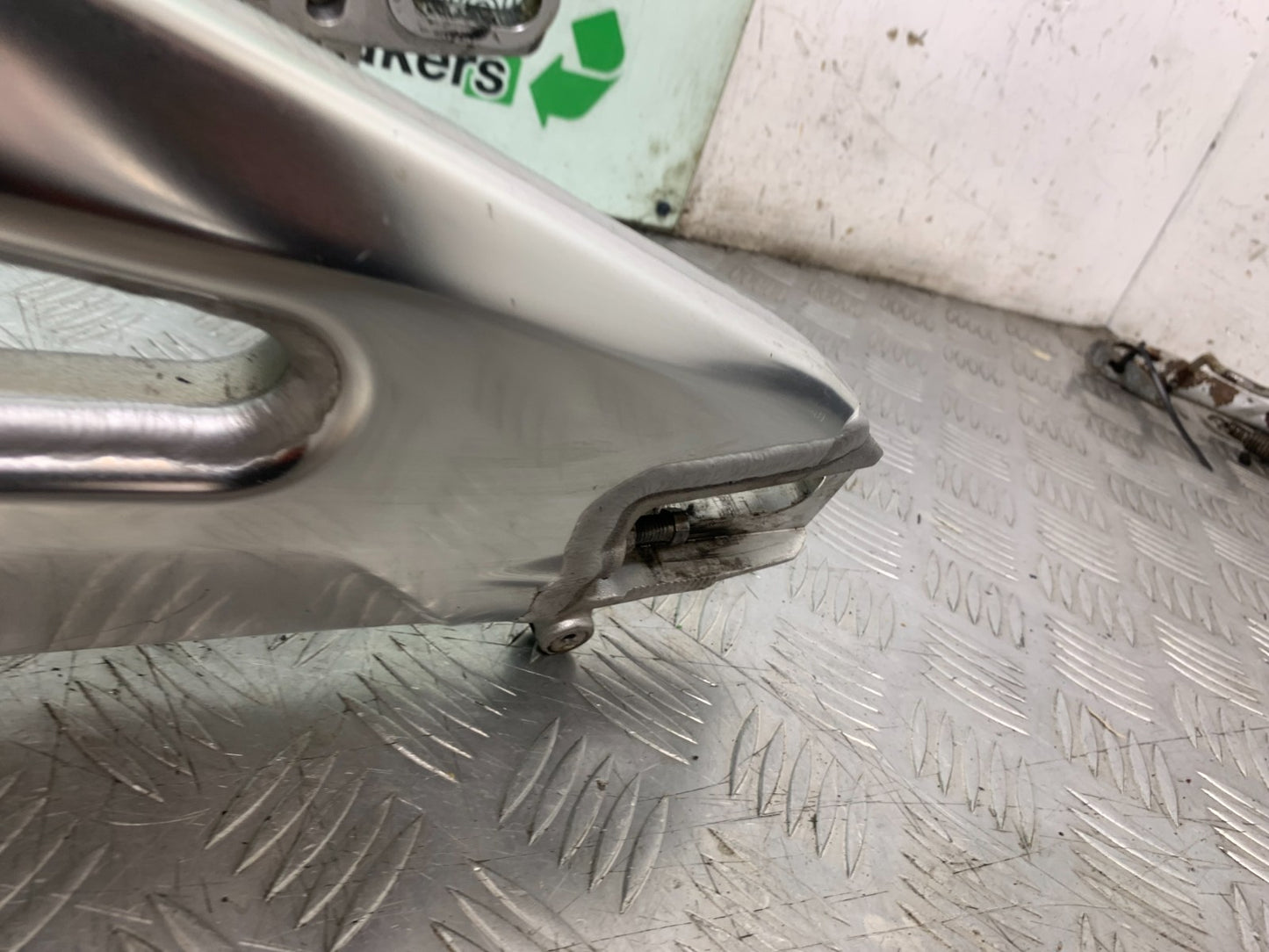 APRILIA TUONO 1000 V4R SWINGARM  YEAR 2011-13  (CMB1331)