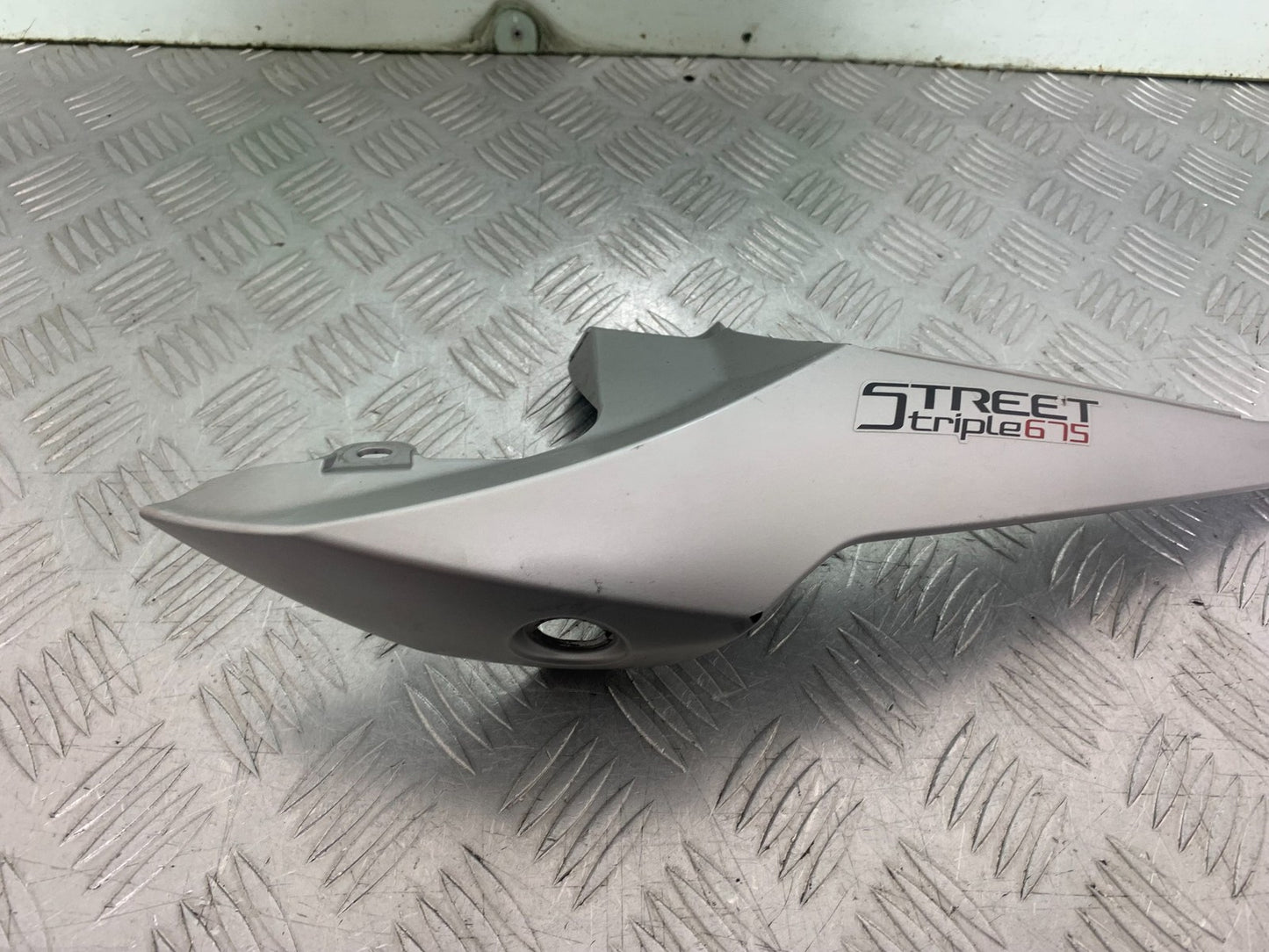 TRIUMPH 675 STREET TRIPLE RX LEFT SEAT PANEL 2015-2017 (CMB1299)