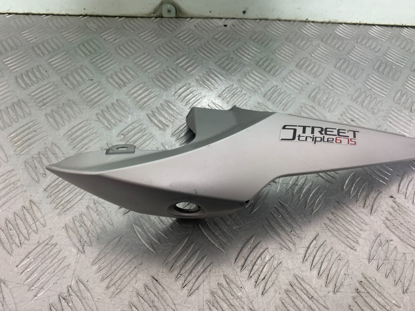 TRIUMPH 675 STREET TRIPLE RX LEFT SEAT PANEL 2015-2017 (CMB1299)
