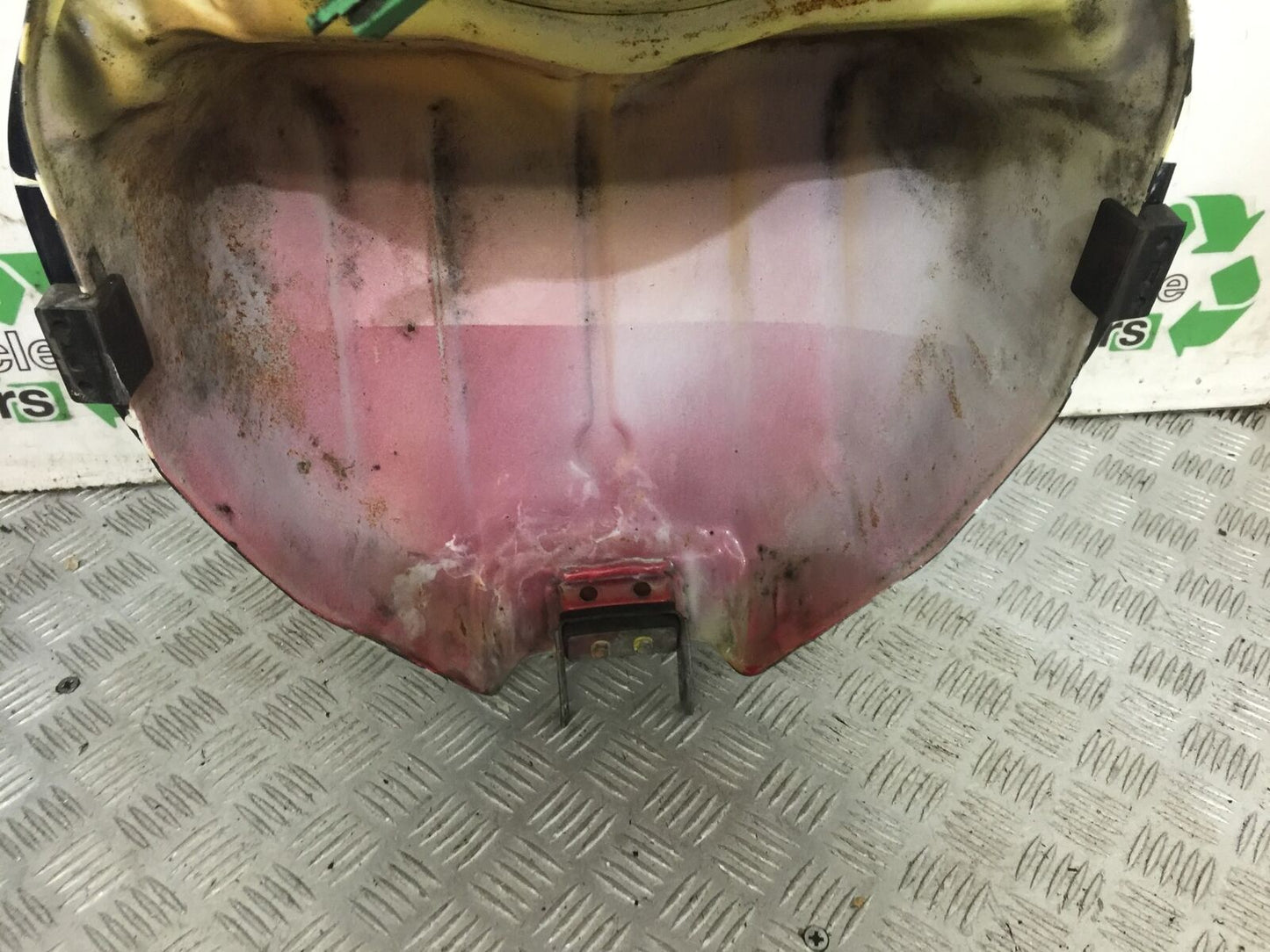 YAMAHA FZR1000 EXUP RU PETROL TANK YEAR 1991-1994  (STOCK 820)