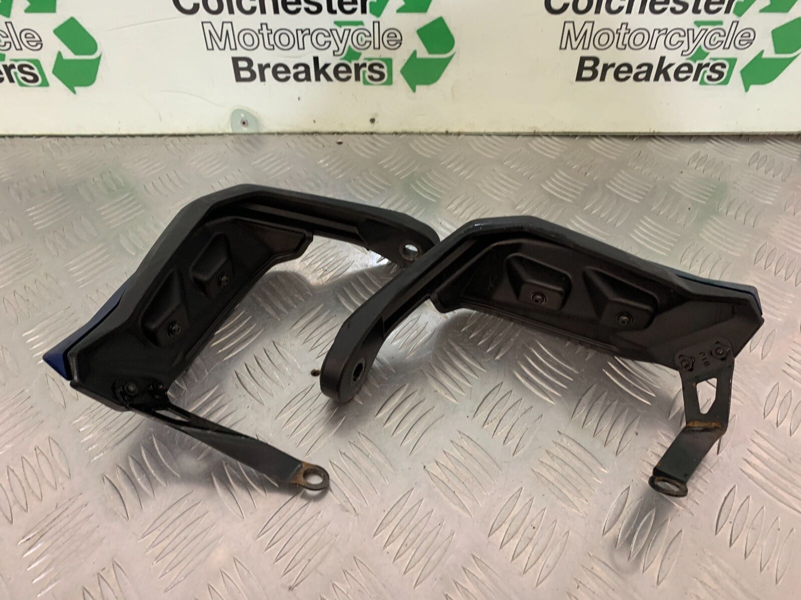 YAMAHA MT09 MT-09 TRACER 900 GT HANDGUARDS  YEAR 2018-2020 (STOCK 982)