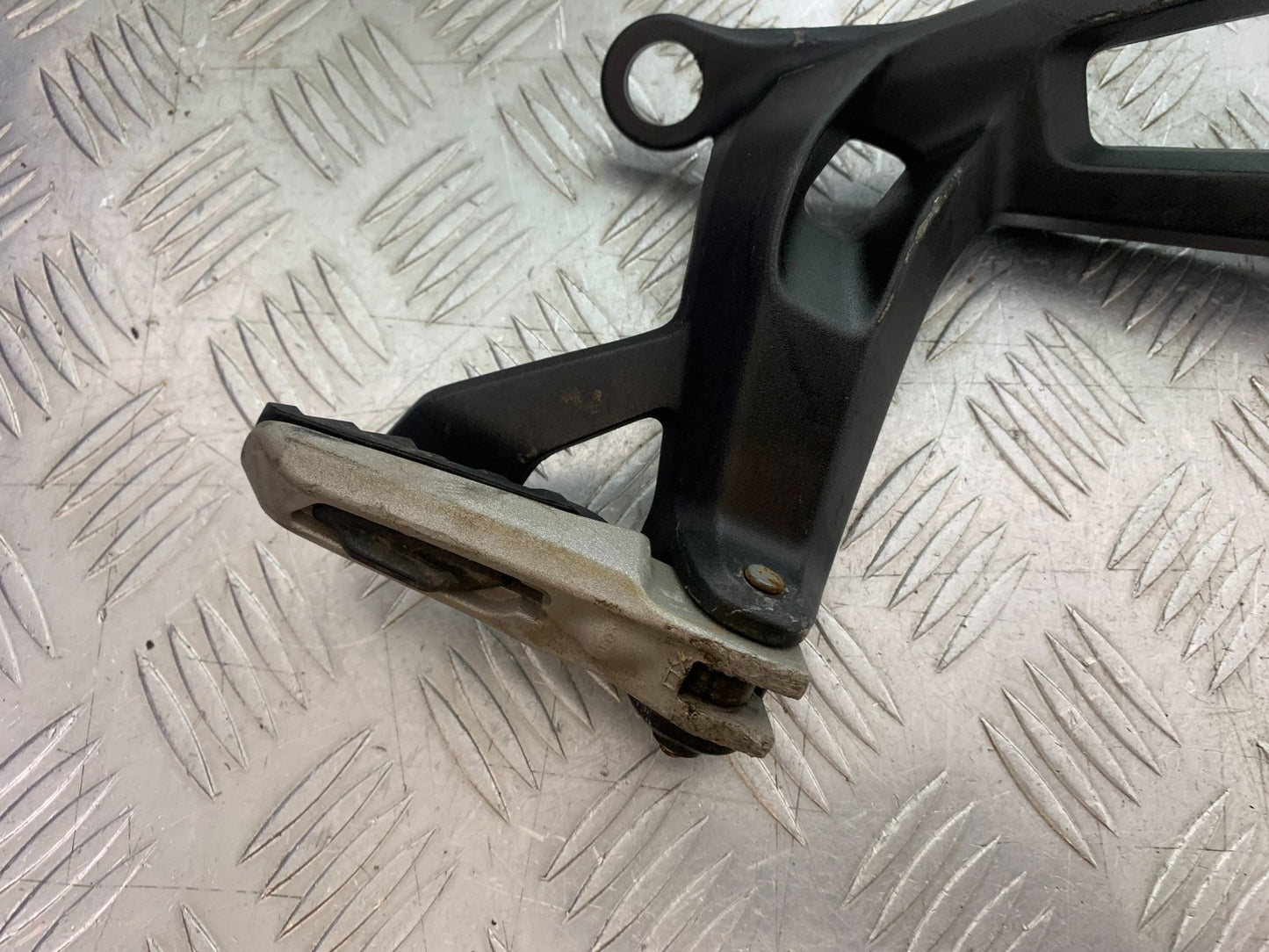 DUCATI 937 MONSTER RIGHT HANGER  YEAR 2021-2024 (CMB1270)