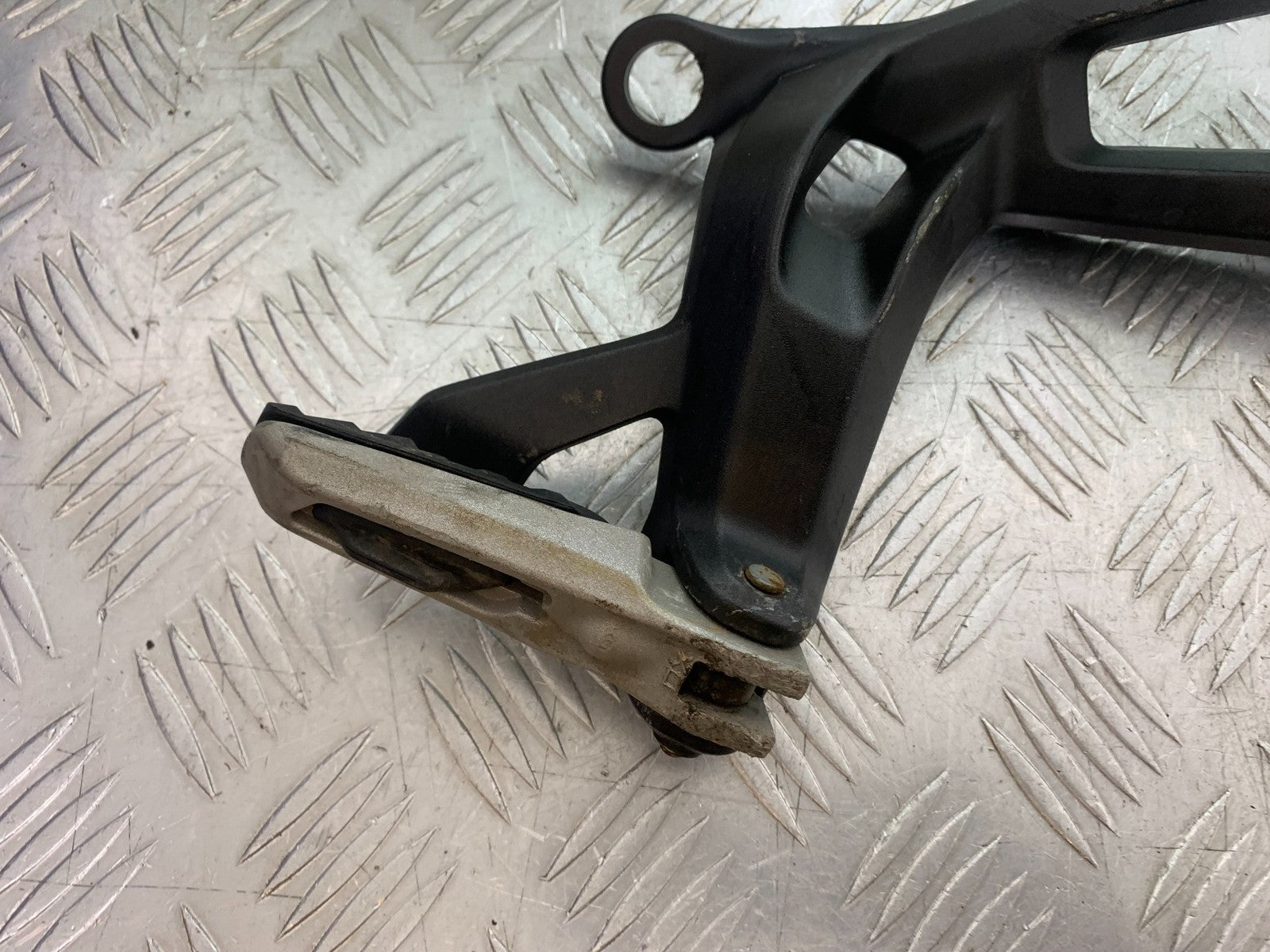 DUCATI 937 MONSTER RIGHT HANGER  YEAR 2021-2024 (CMB1270)